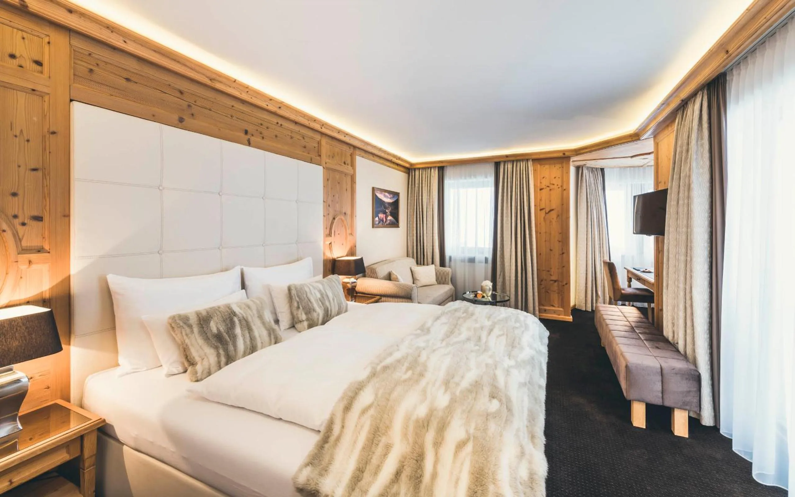 Photo of the whole room, Bed in Schlosshotel Ischgl 5-Sterne Superior