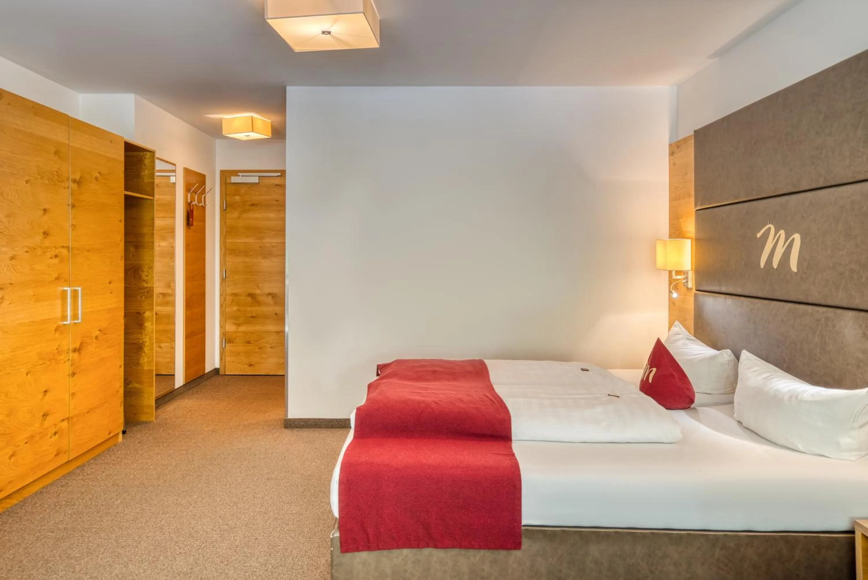 Photo of the whole room, Bed in Mallaun Hotel.Erlebnis