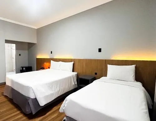 HOTEL DEL REY CURITIBA by POTY - NA FAMOSA RUA XV DE NOVEMBRO