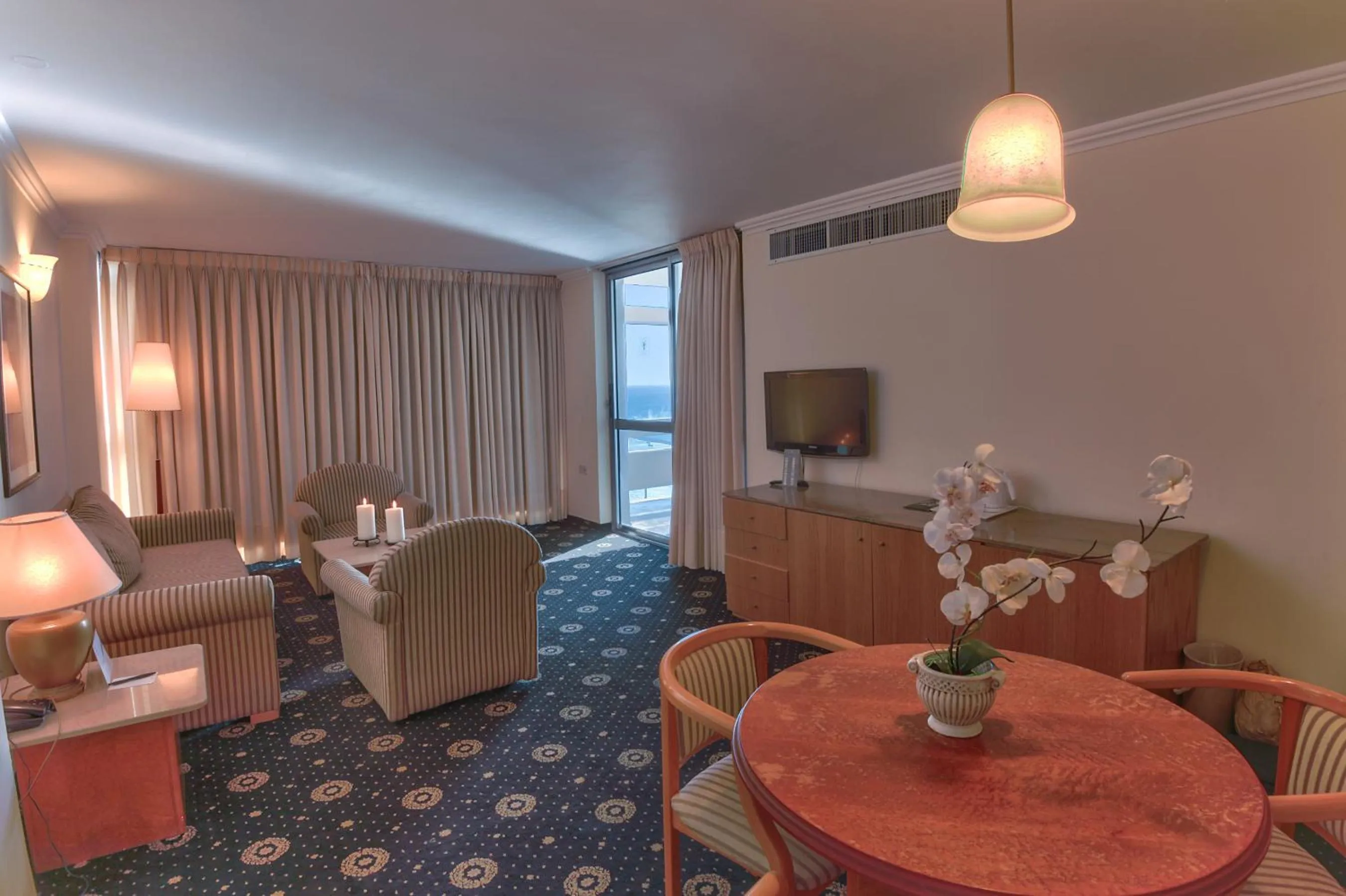 The Seasons Hotel -Studio & Suite