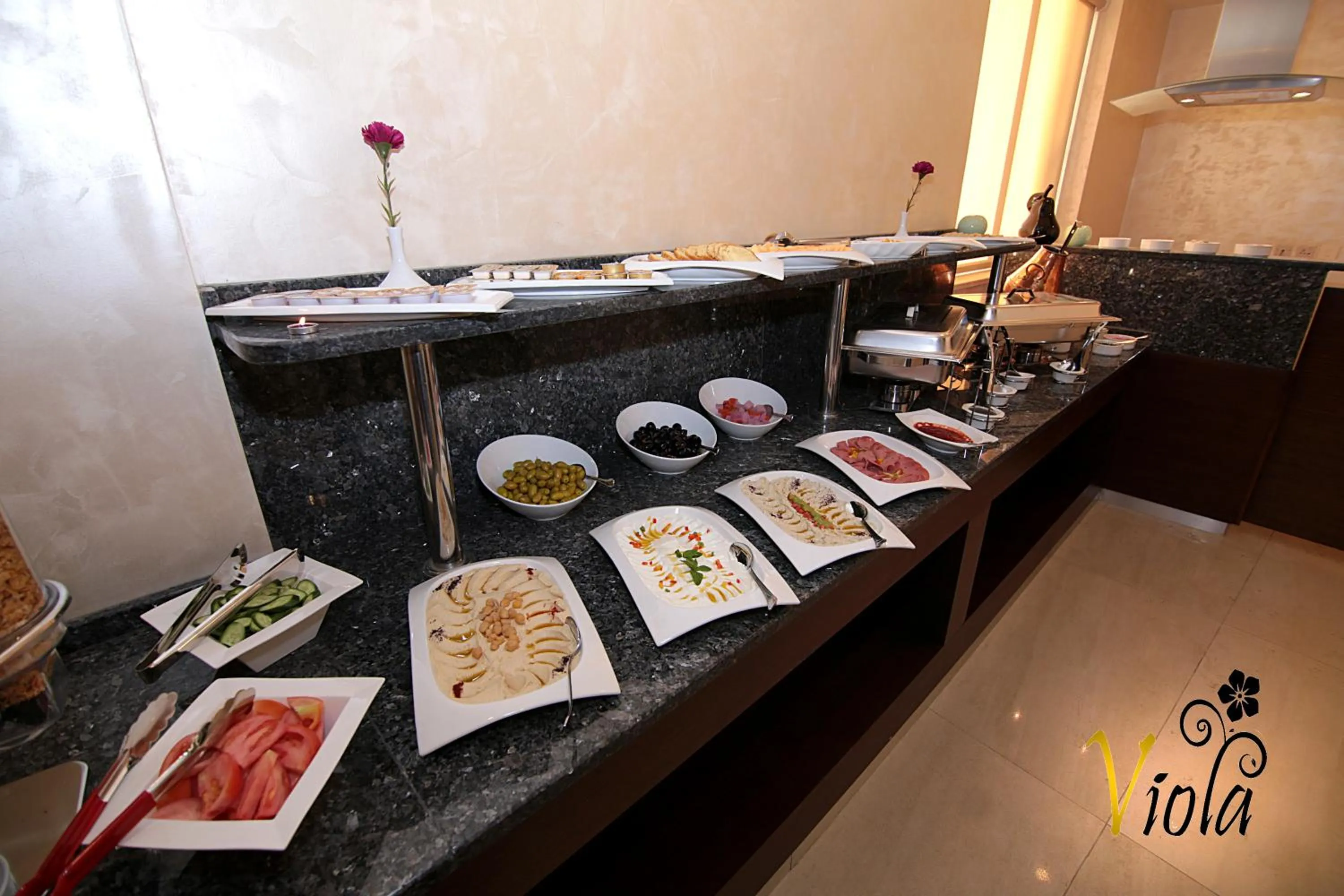 Restaurant/places to eat in Viola Hotel Suites