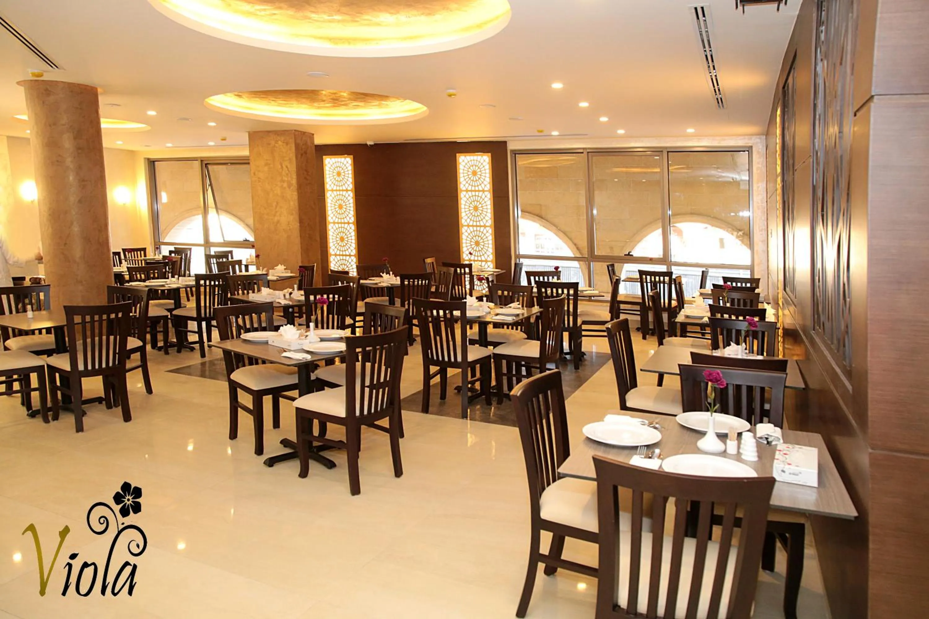 Restaurant/places to eat in Viola Hotel Suites