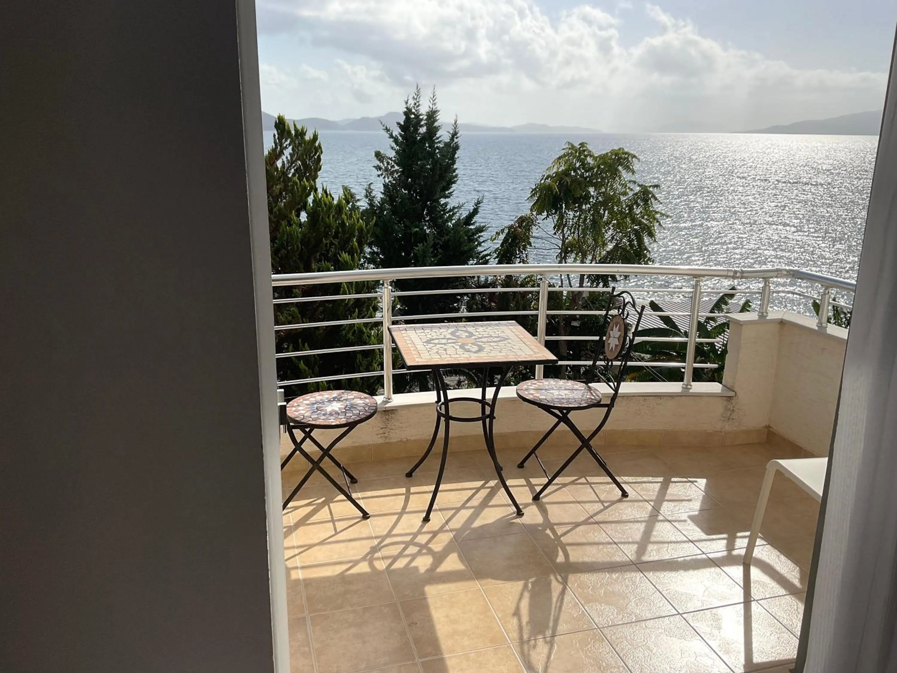 Mojito Beach Apartments with Sea View &Free Parking