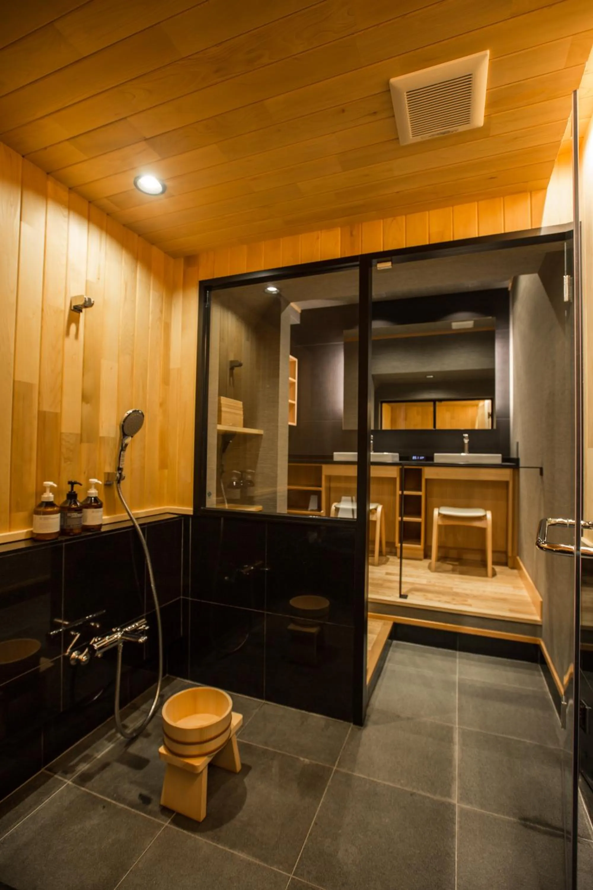 Bathroom in Temple Hotel Takayama Zenkoji