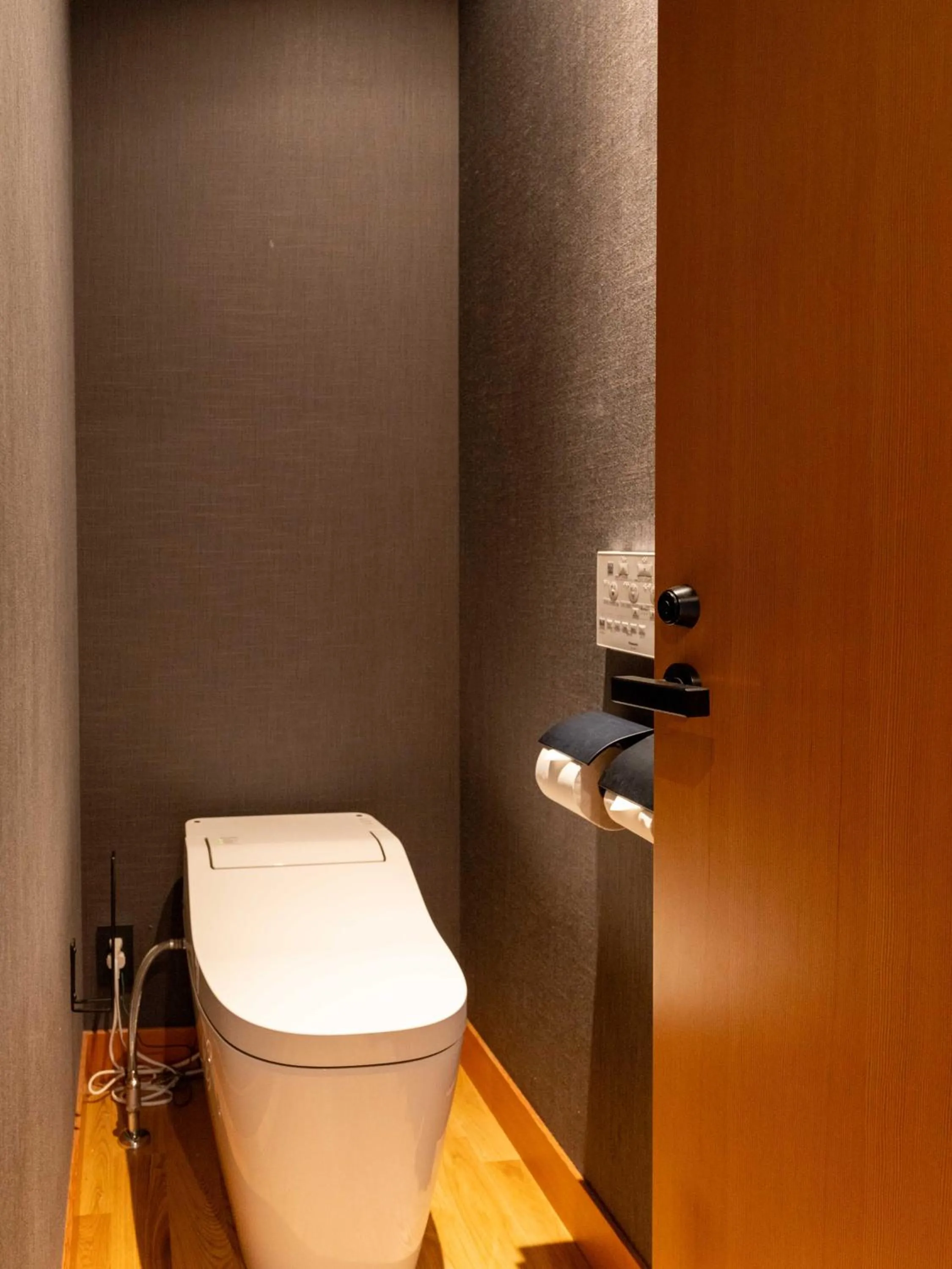 Toilet in Temple Hotel Takayama Zenkoji