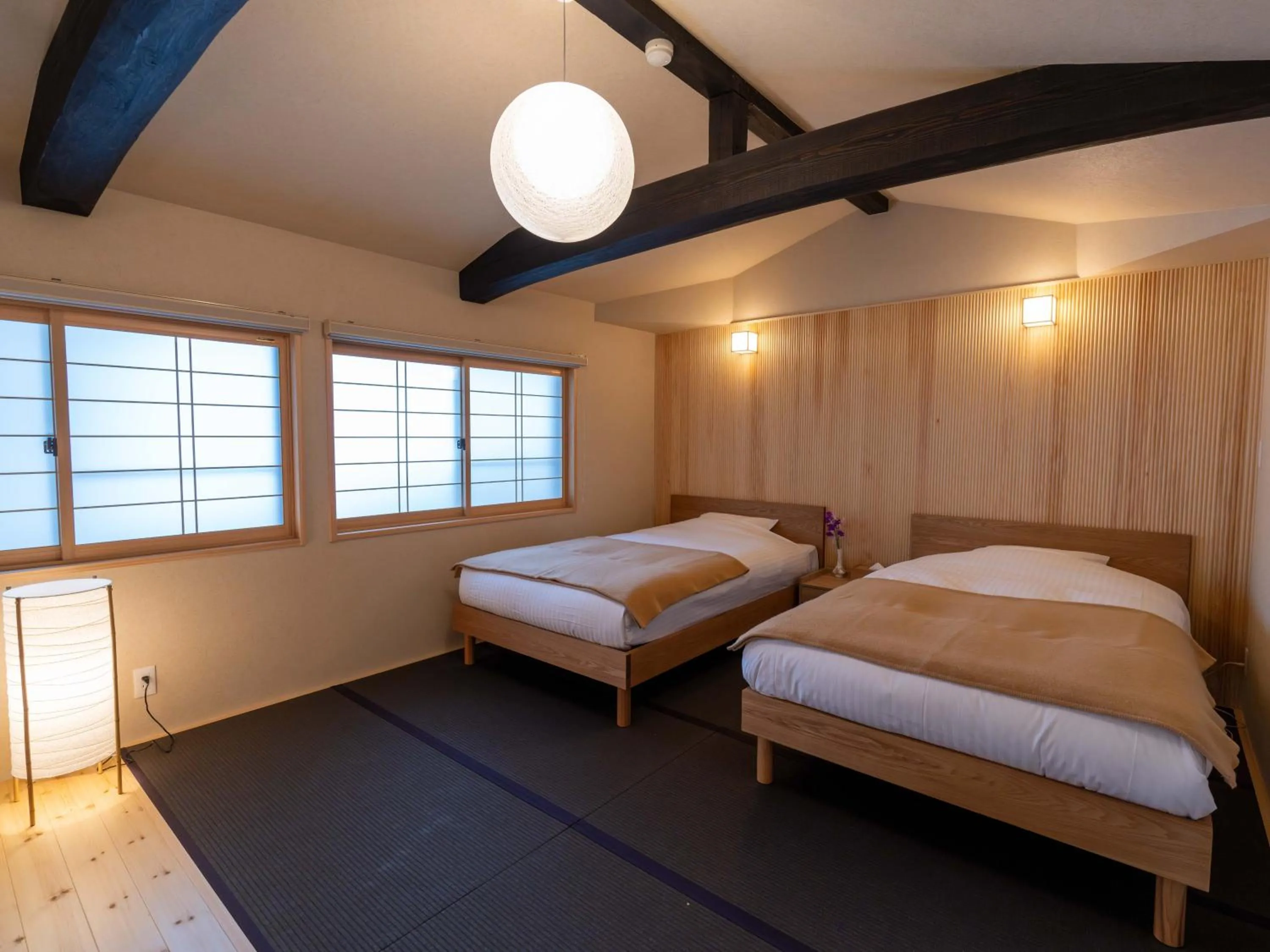 Photo of the whole room, Bed in Temple Hotel Takayama Zenkoji