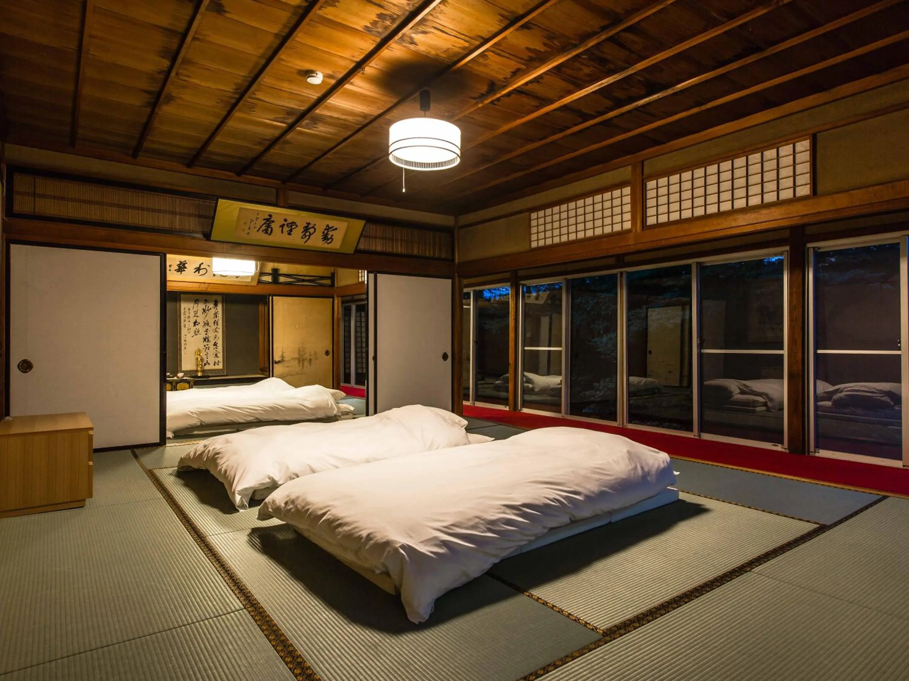 Night, Bed in Temple Hotel Takayama Zenkoji