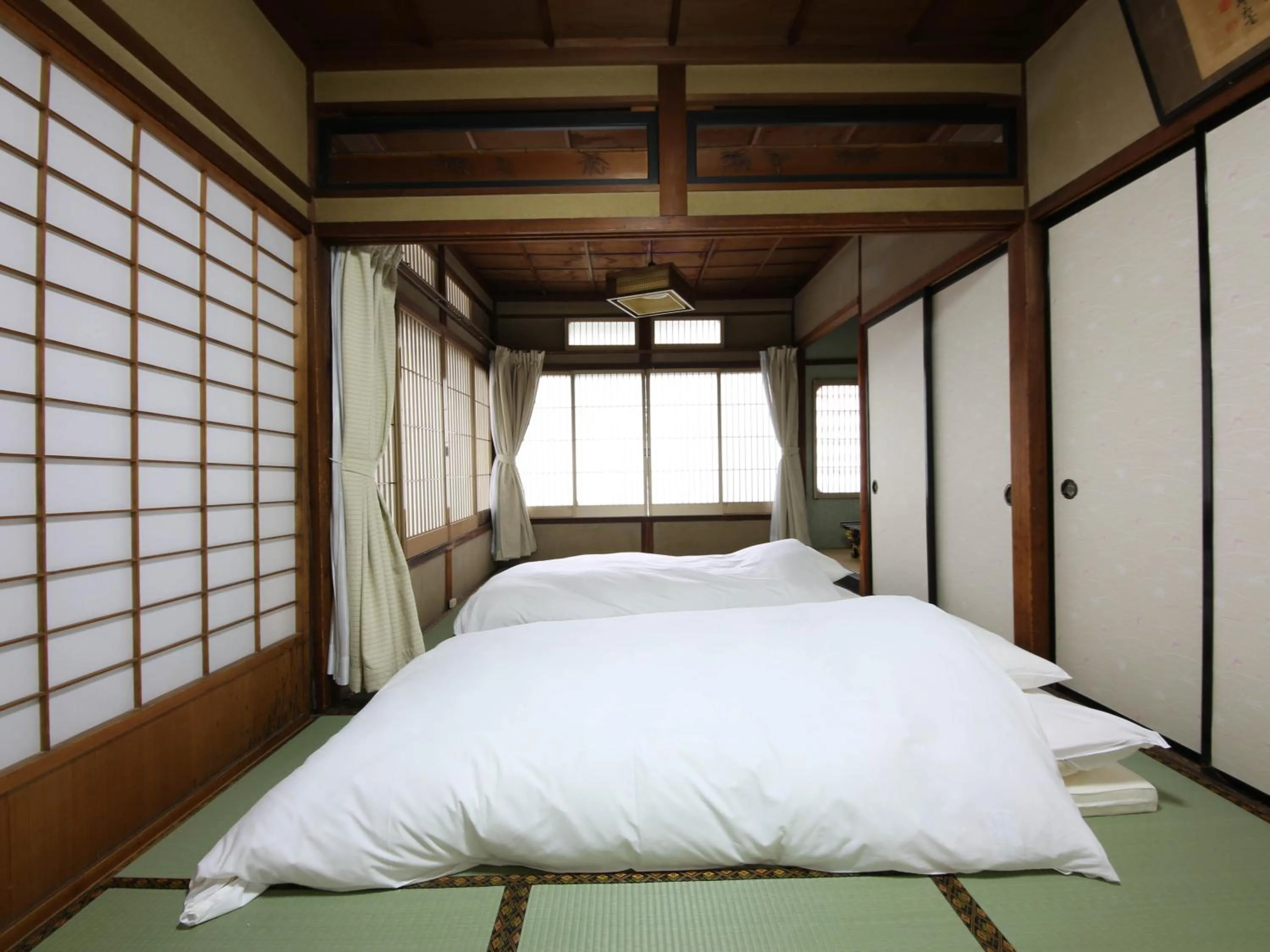 Photo of the whole room, Bed in Temple Hotel Takayama Zenkoji