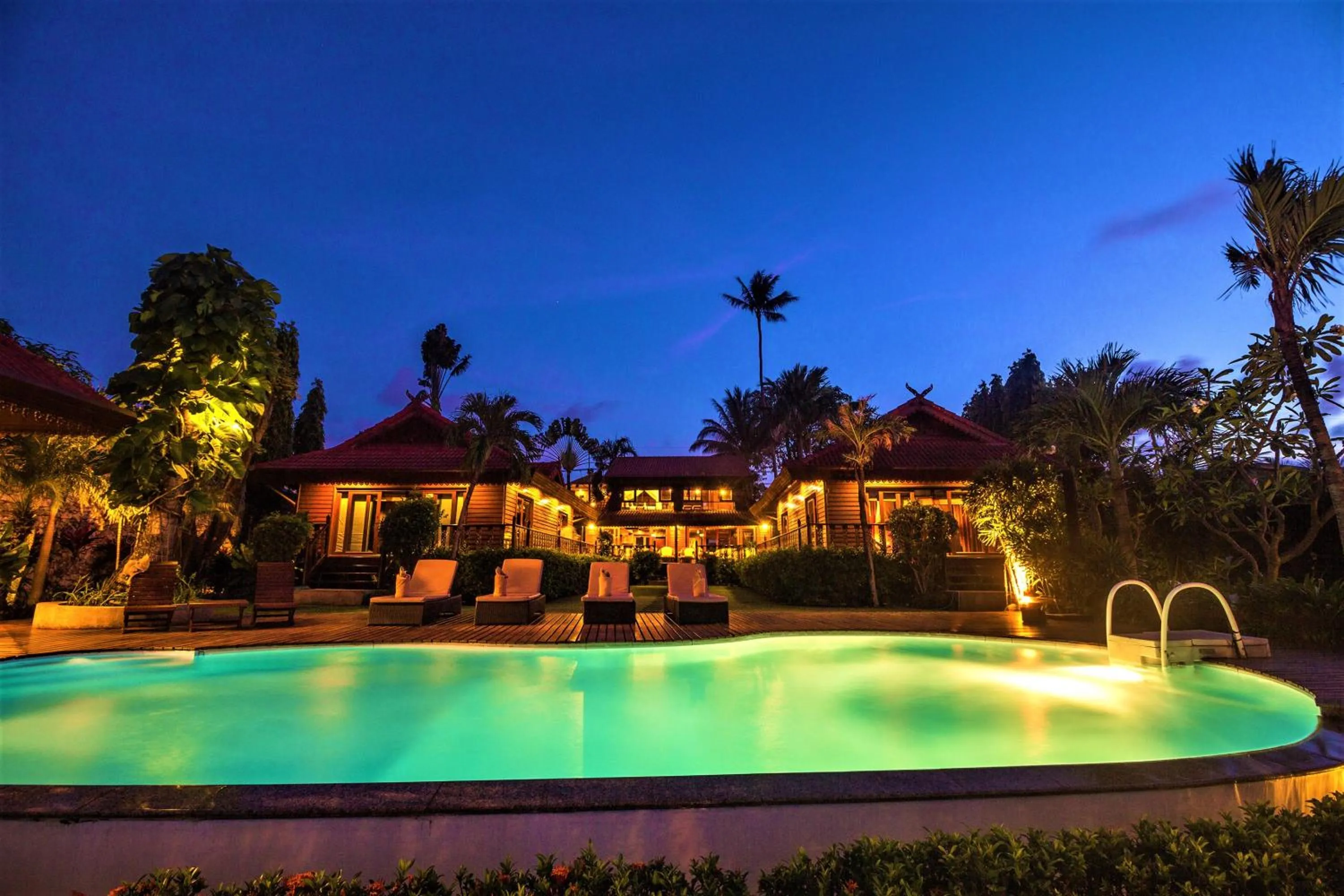 Swimming pool in Erawan Villa Hotel