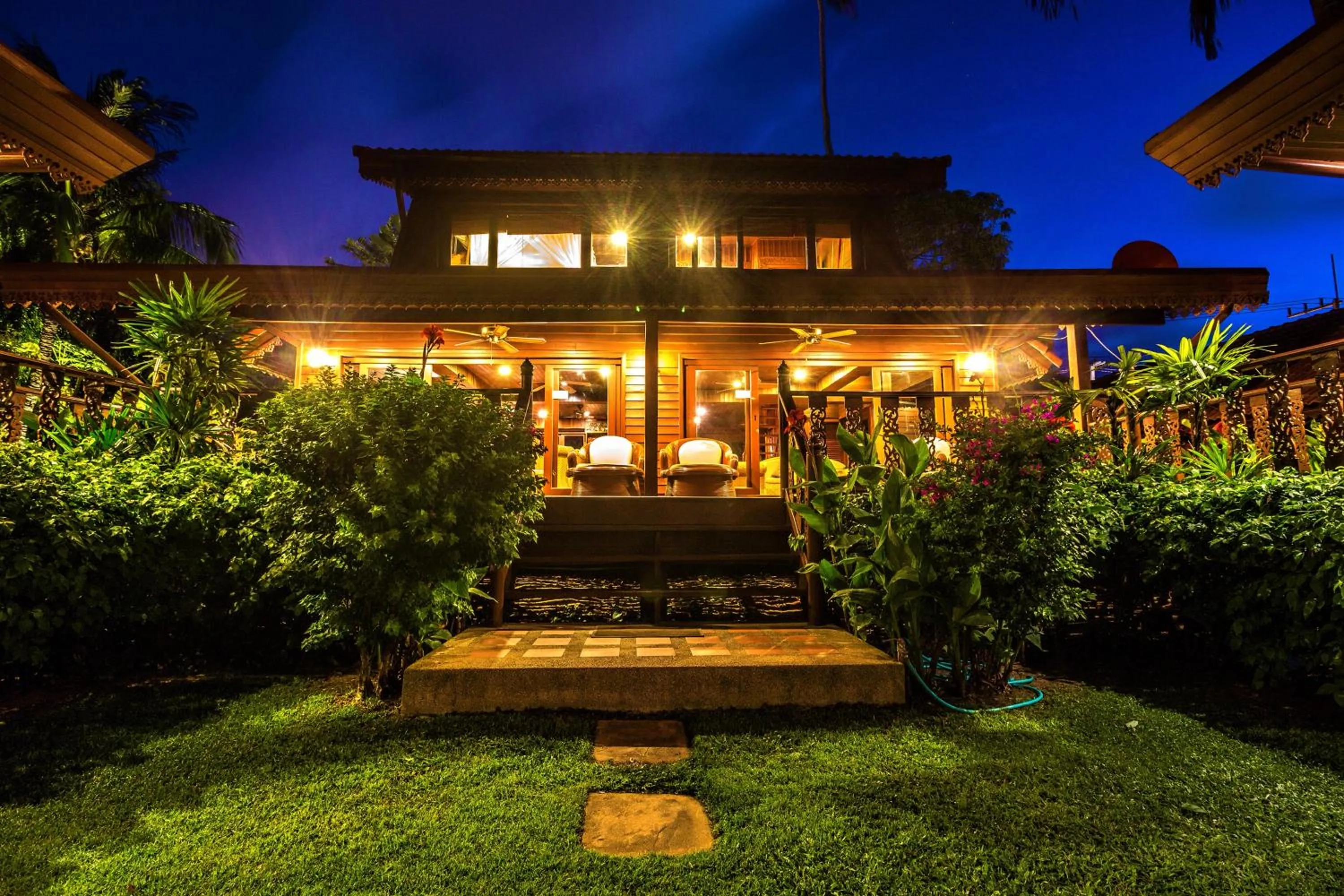 Facade/entrance in Erawan Villa Hotel