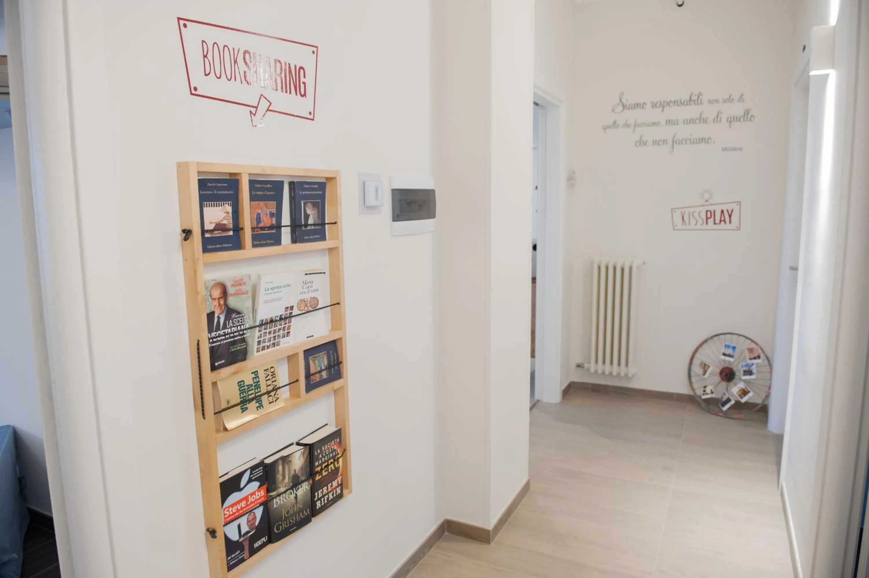 Library in KissfromSalento B&B+Bike