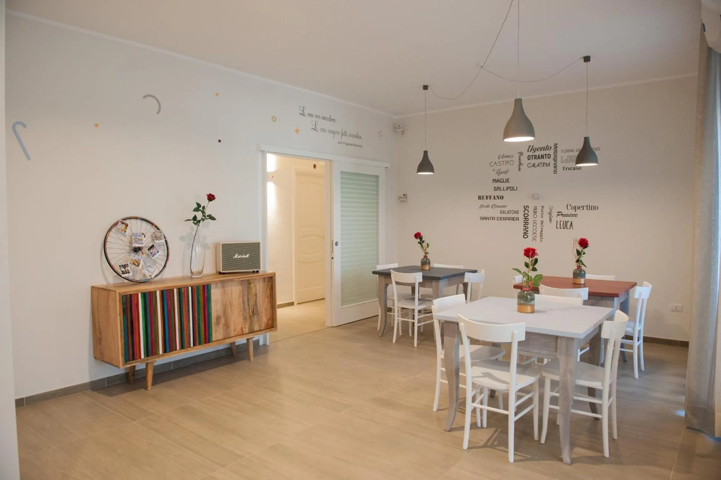 Communal lounge/ TV room in KissfromSalento B&B+Bike