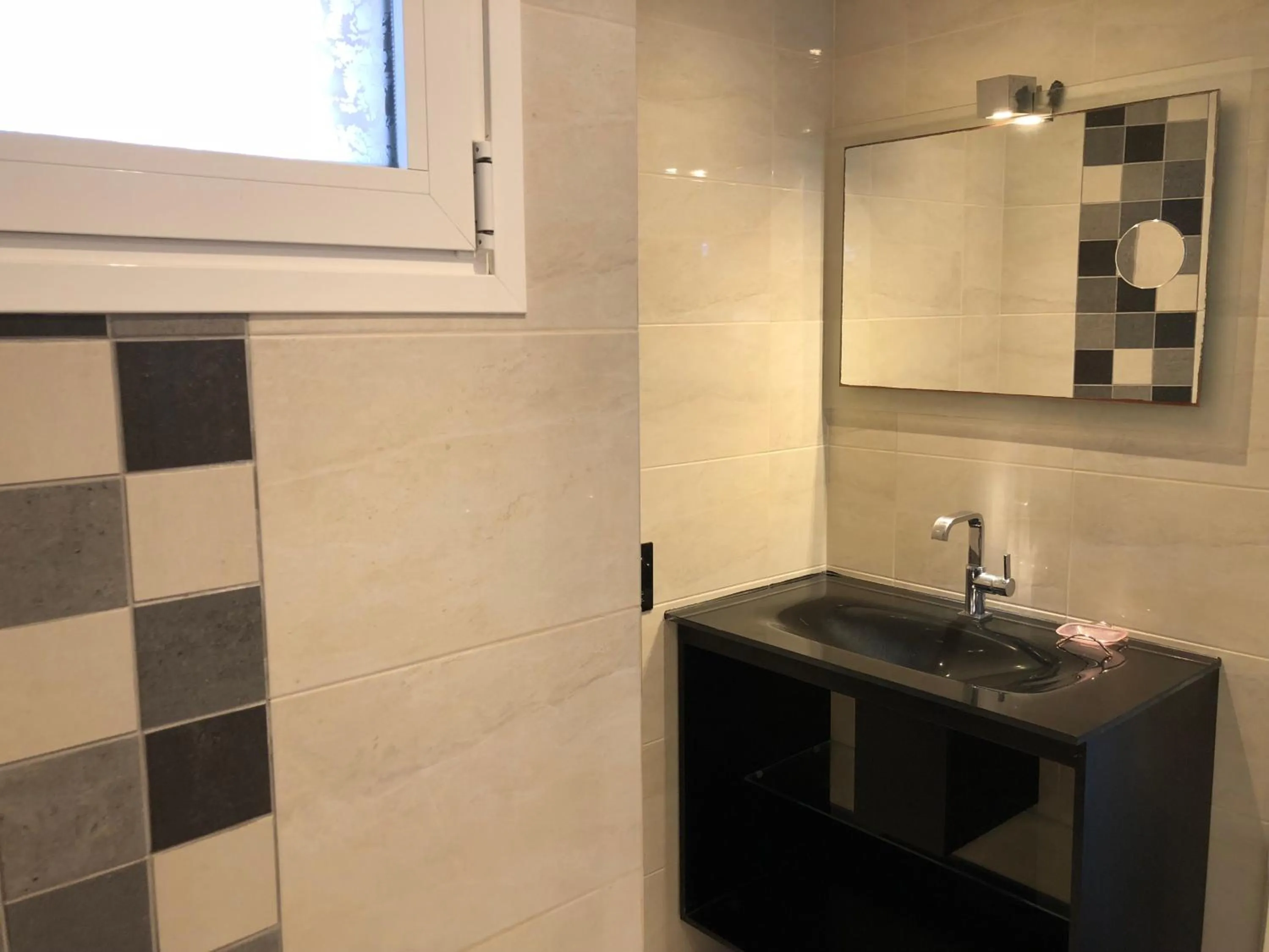 Bathroom in Los Geranios