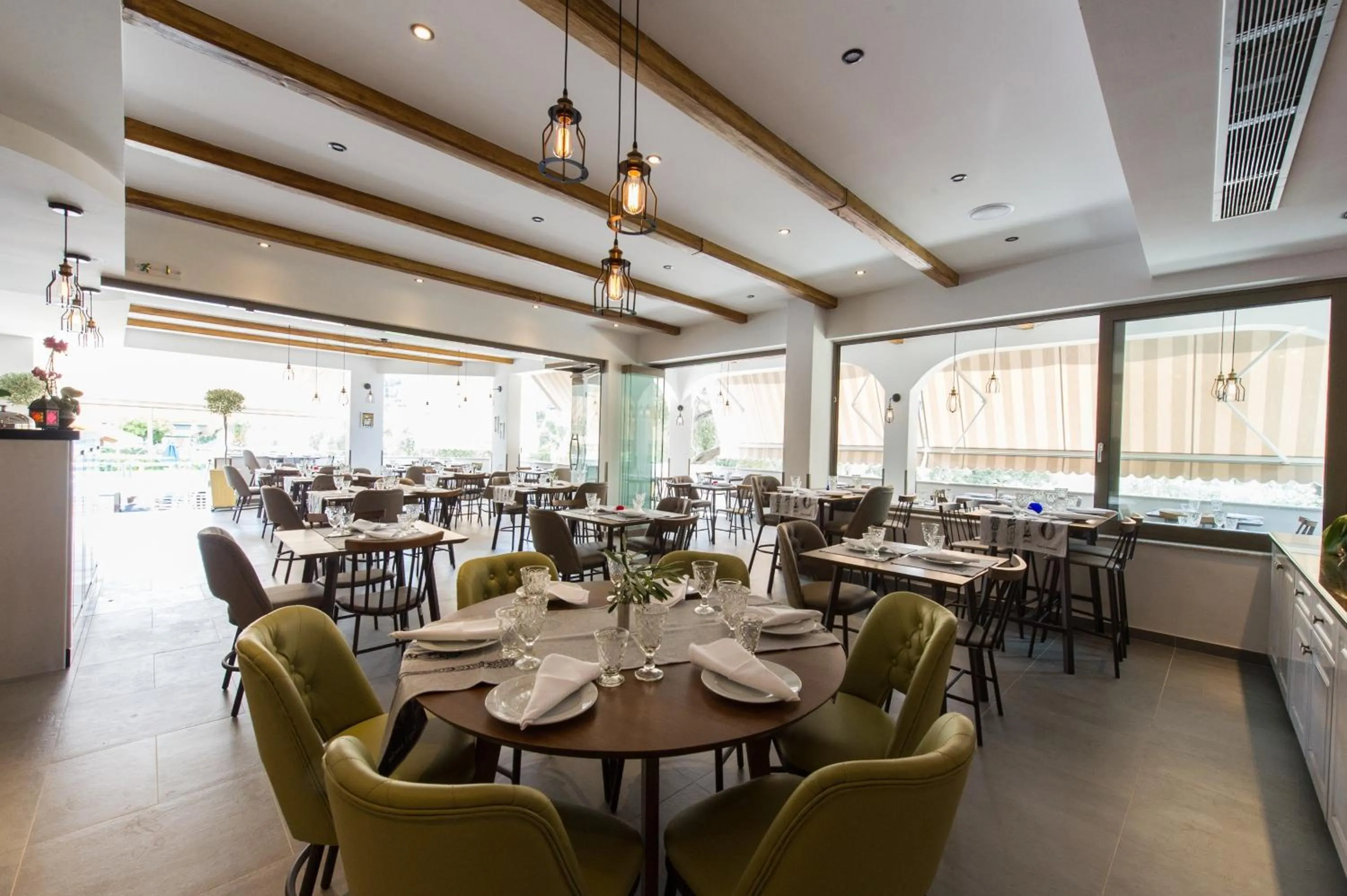 Restaurant/places to eat in Adams Hotel