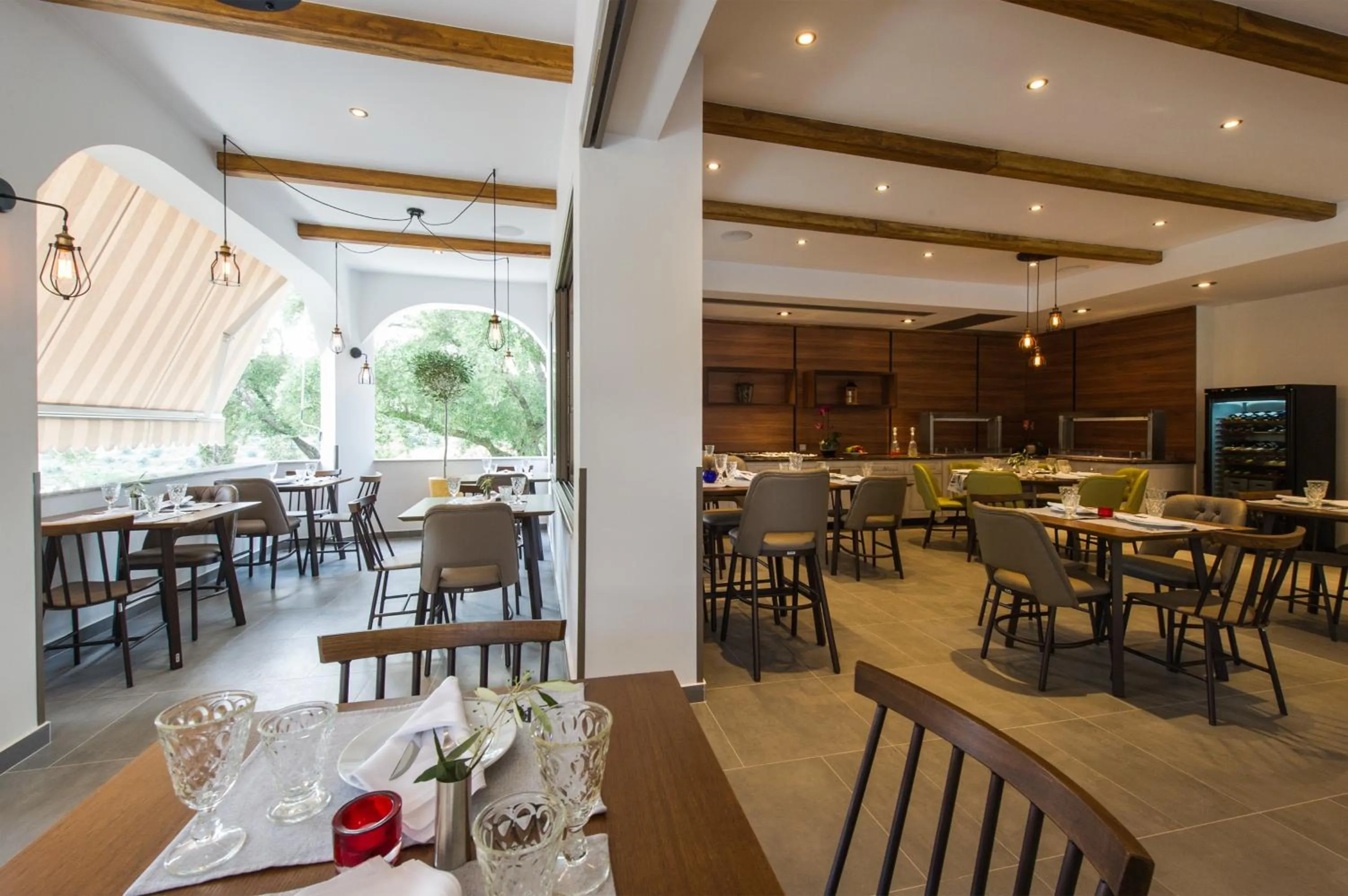 Restaurant/places to eat in Adams Hotel