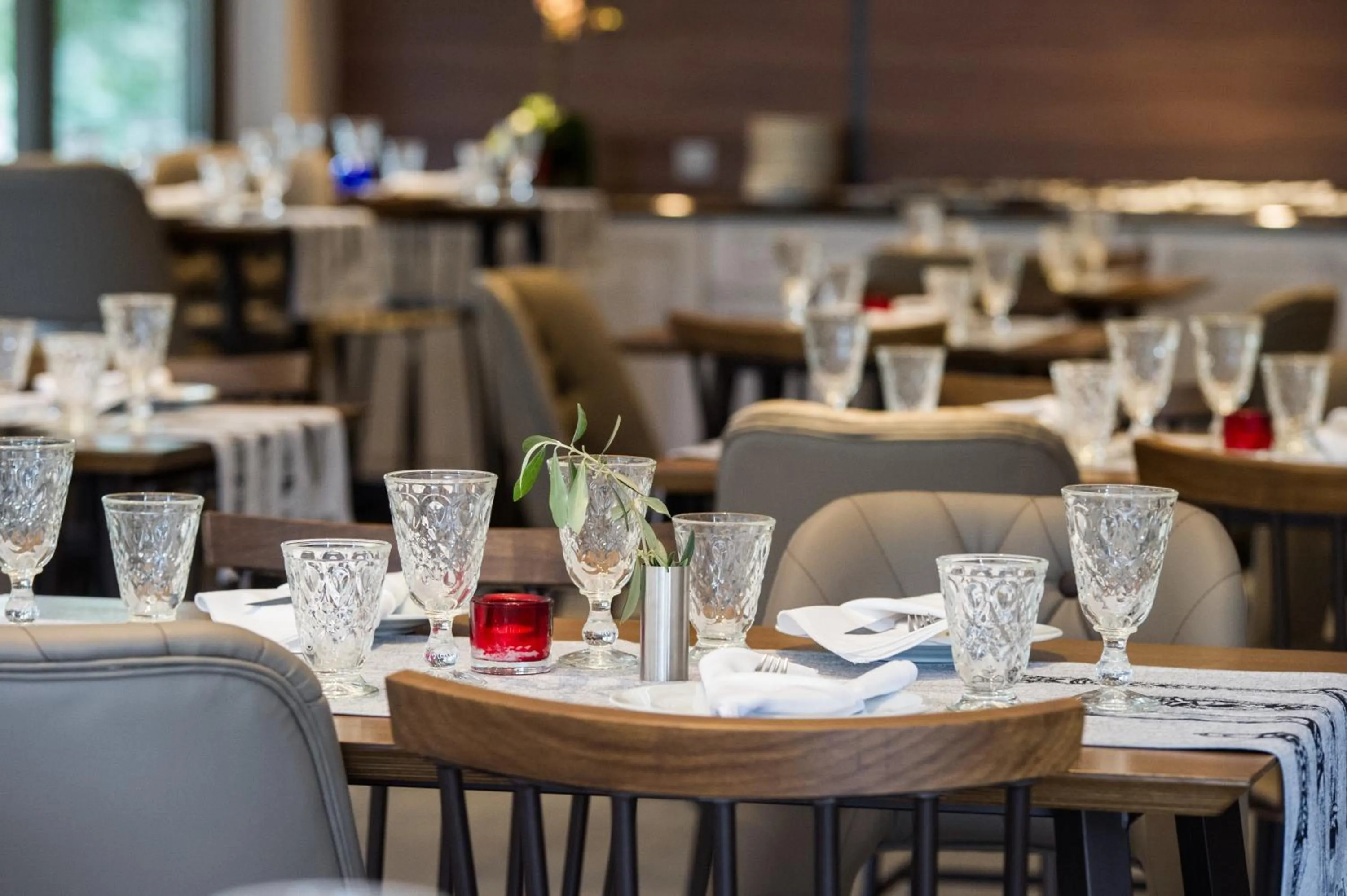 Restaurant/places to eat in Adams Hotel