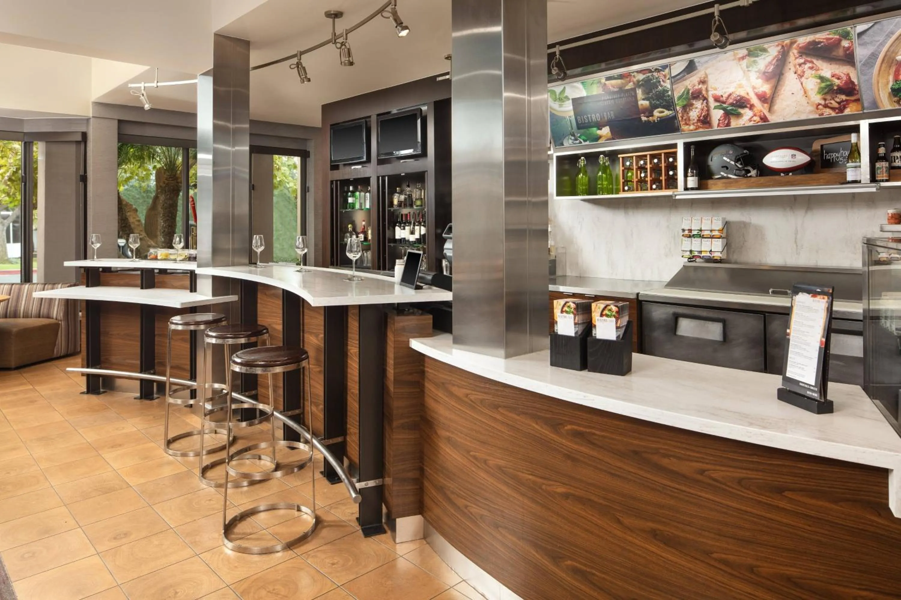 Restaurant/places to eat in Courtyard Costa Mesa South Coast Metro