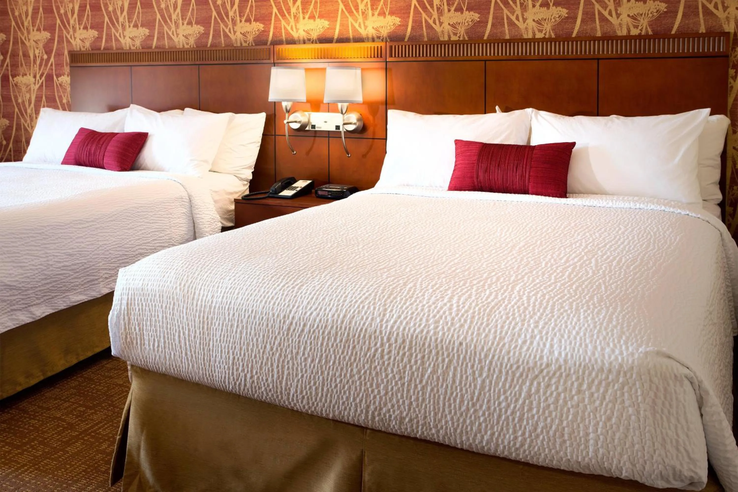 Photo of the whole room, Bed in Courtyard Costa Mesa South Coast Metro