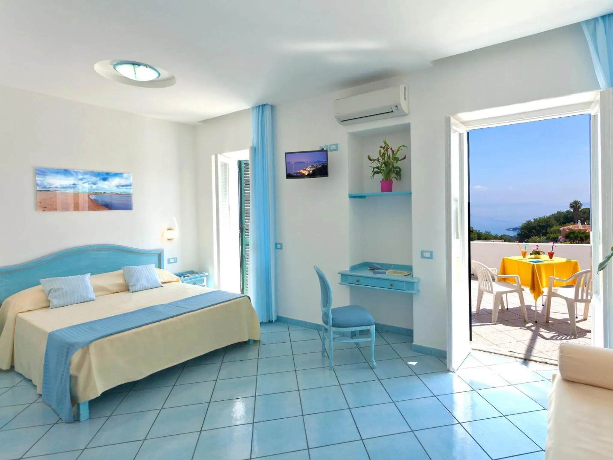 Bedroom, Bed in Hotel Villa D'Orta