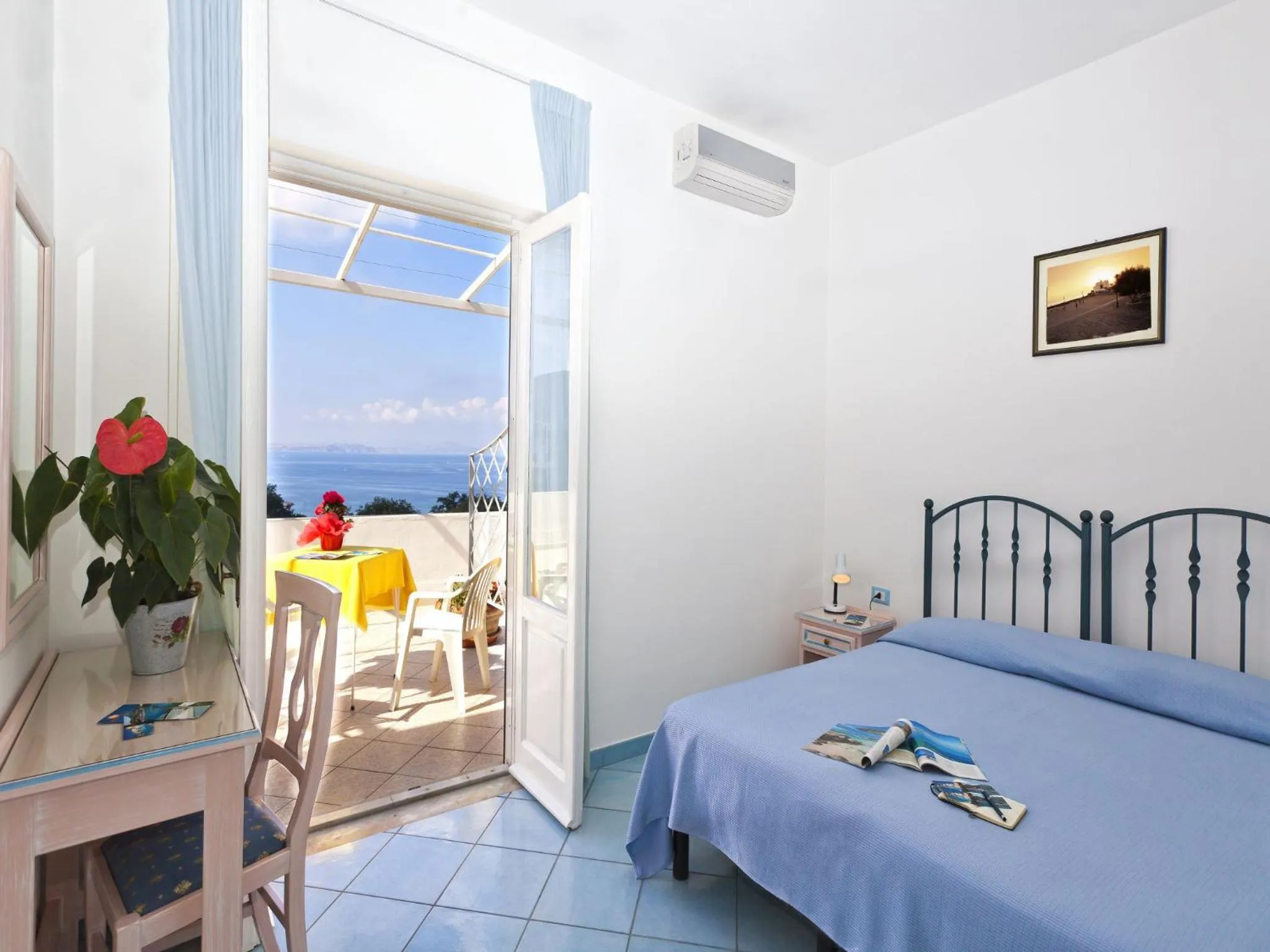 Bedroom, Bed in Hotel Villa D'Orta