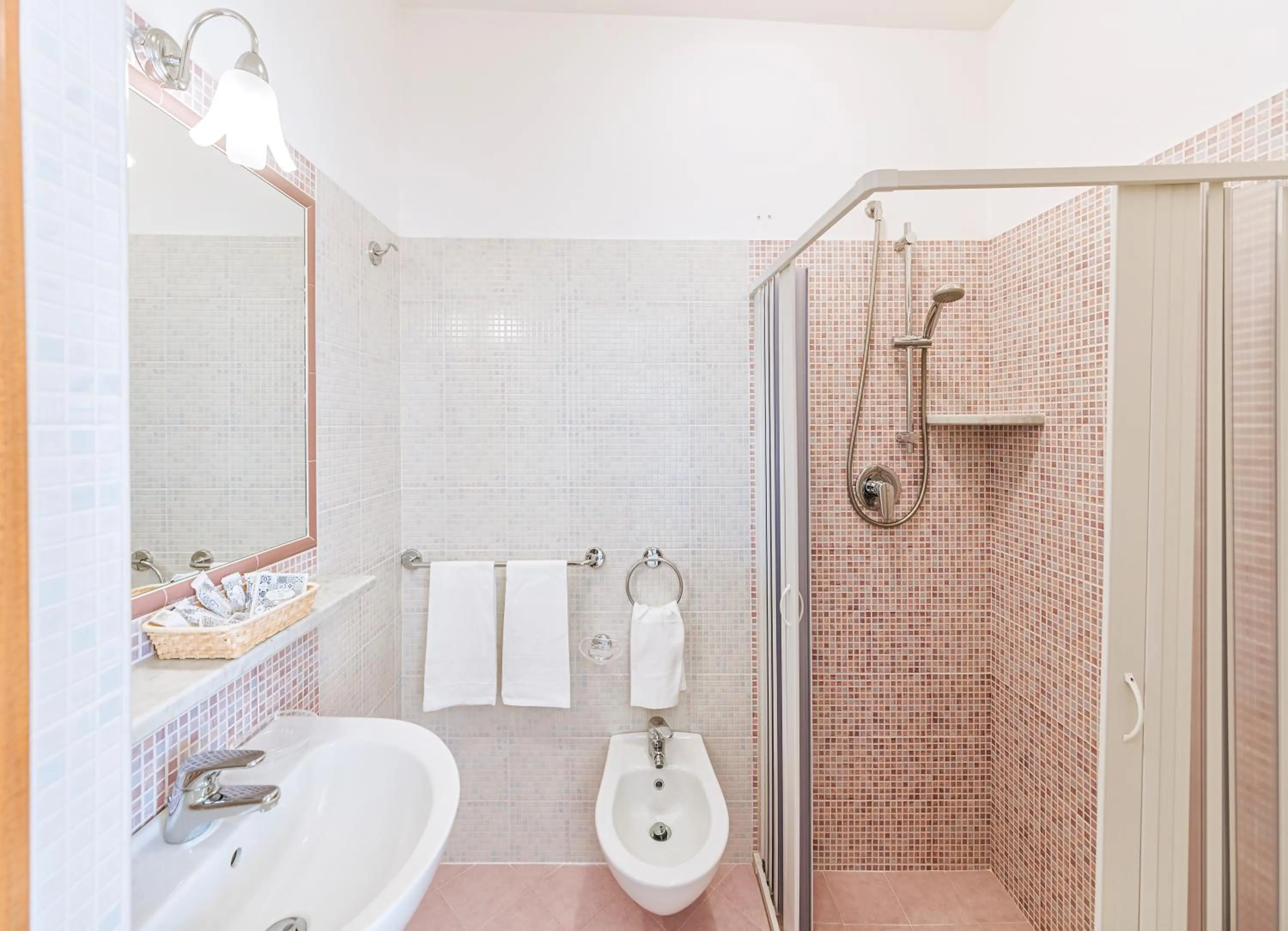 Shower in Hotel Villa D'Orta