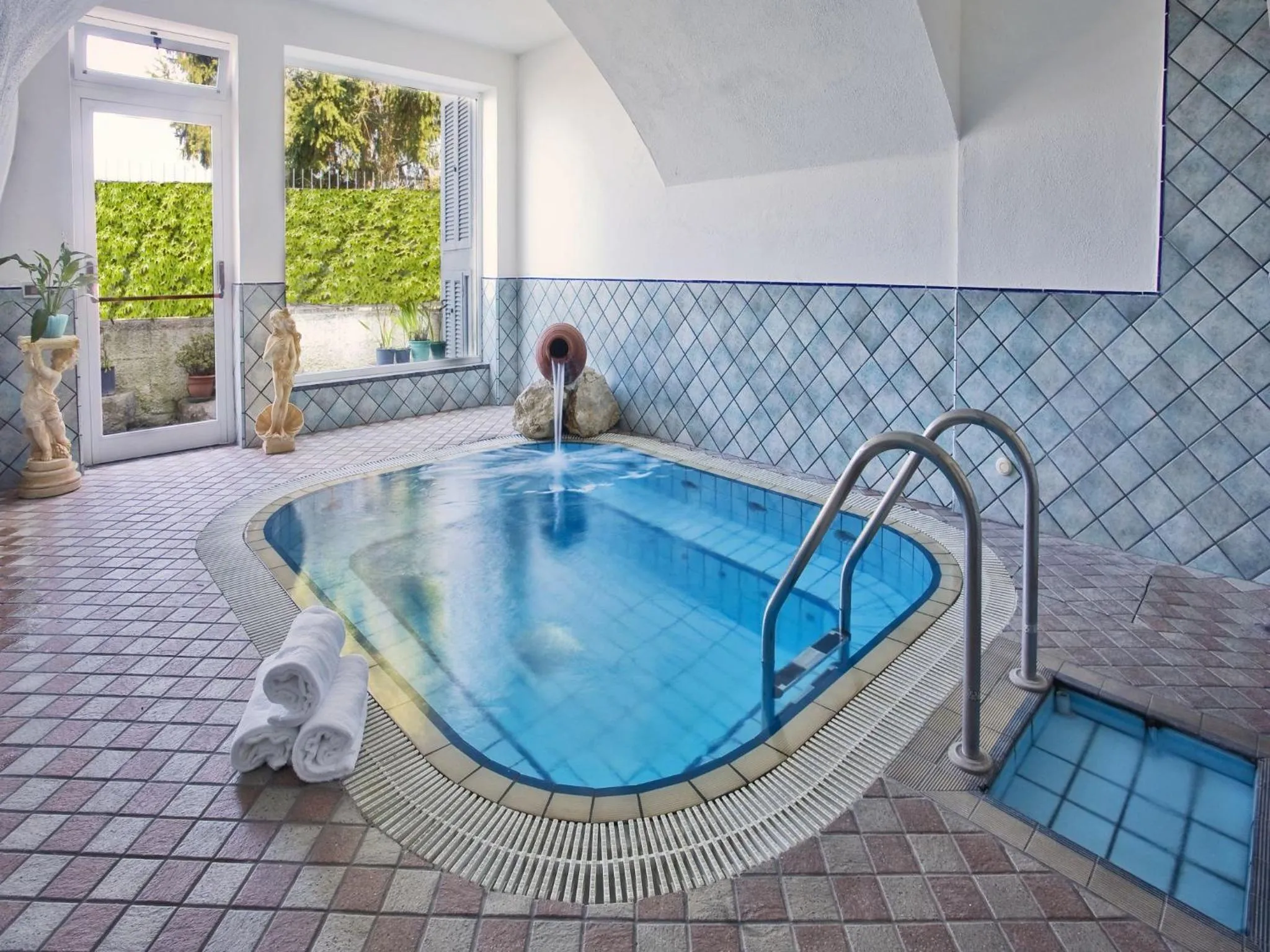 Swimming pool in Hotel Villa D'Orta