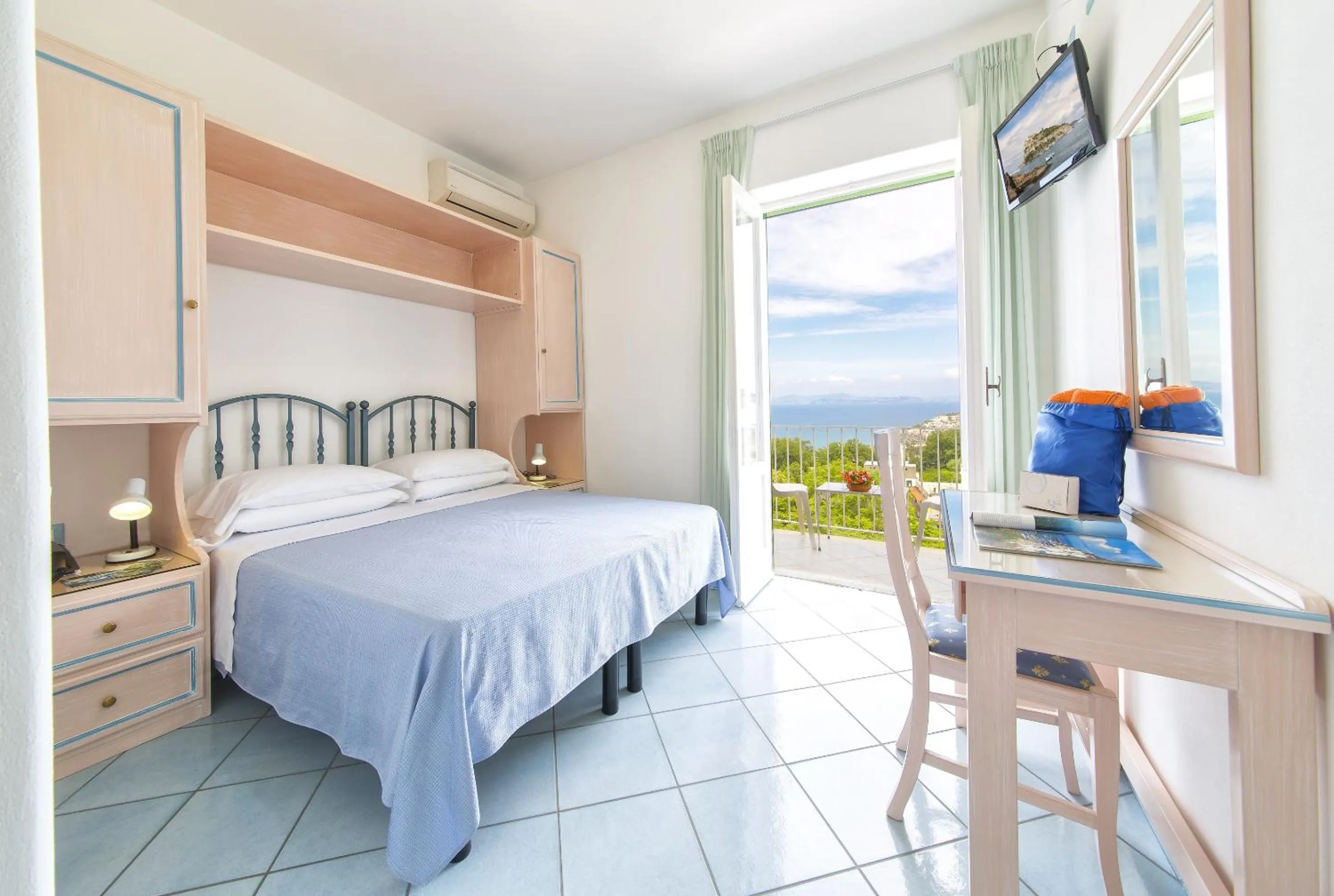 Bedroom, Bed in Hotel Villa D'Orta