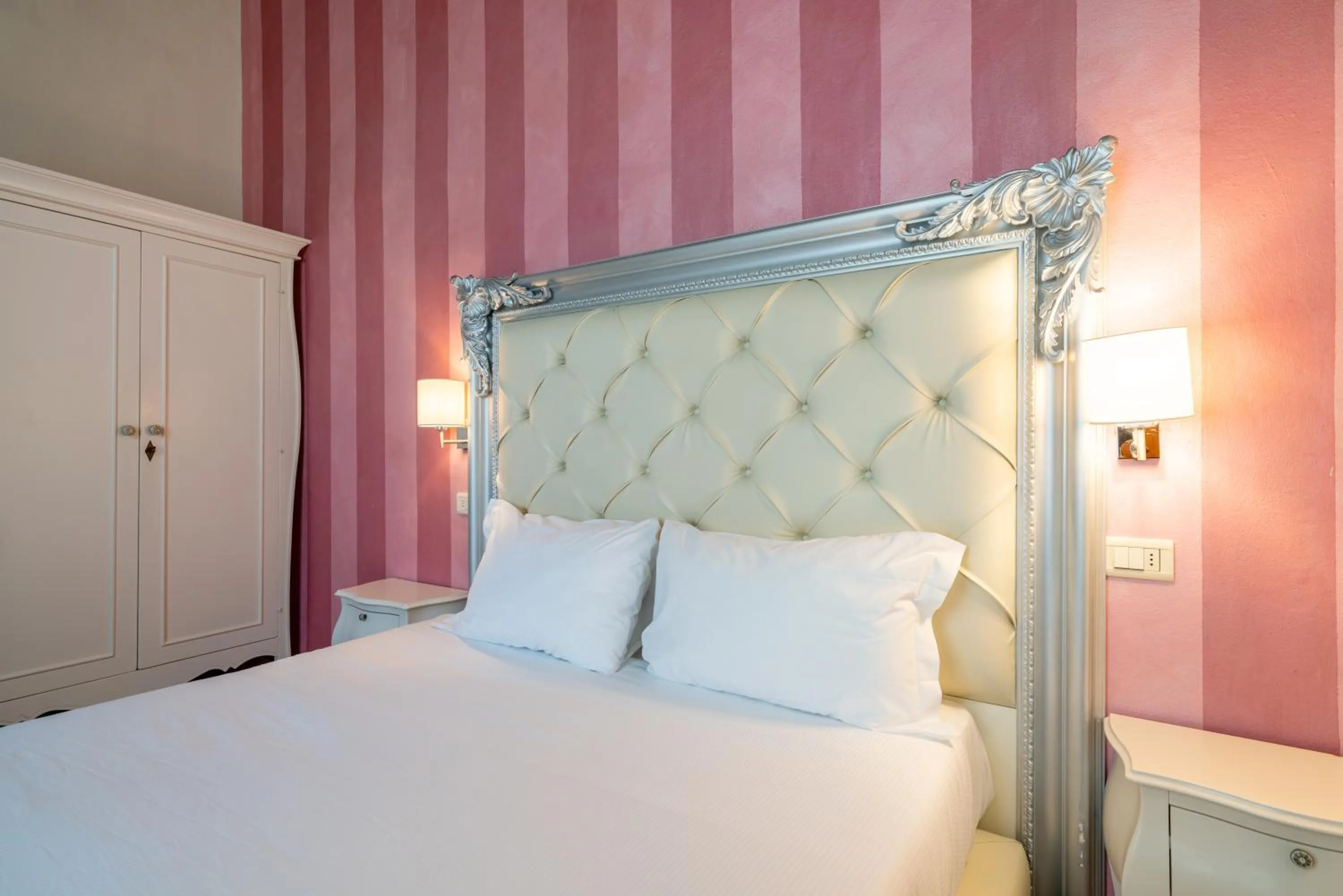 Bedroom, Bed in Residenza Conte di Cavour & Rooftop - dBe Hotels