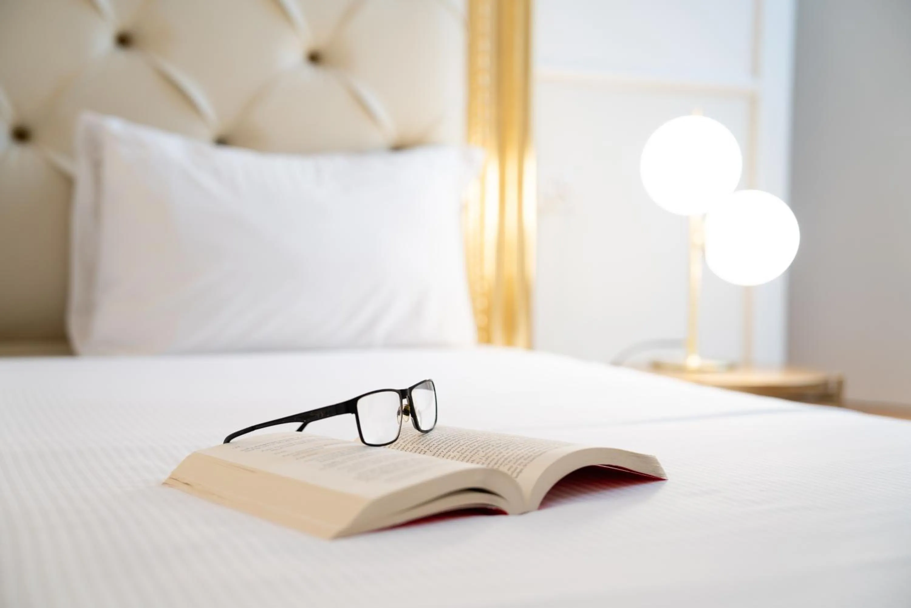 Decorative detail, Bed in Residenza Conte di Cavour & Rooftop - dBe Hotels