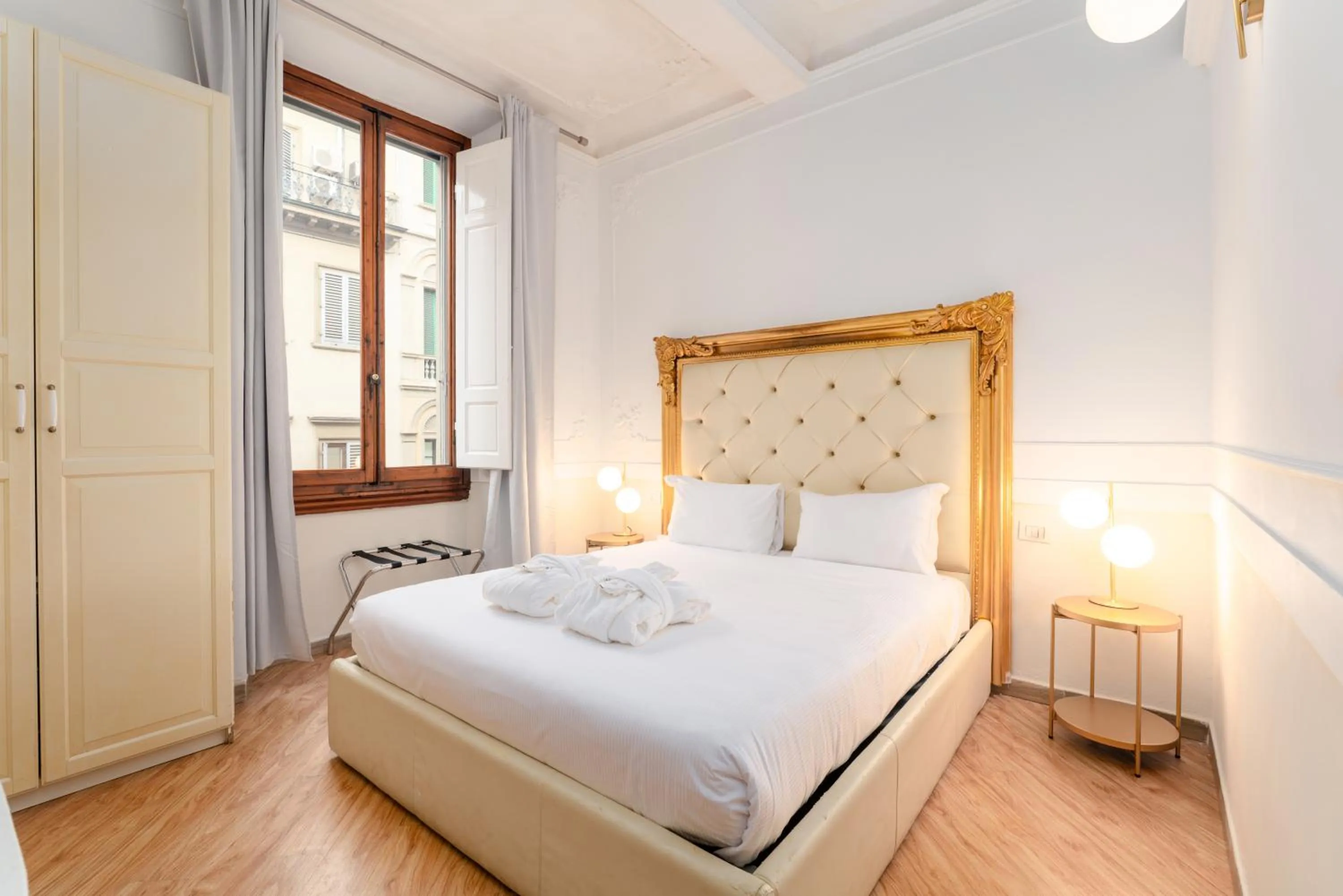 Bedroom, Bed in Residenza Conte di Cavour & Rooftop - dBe Hotels