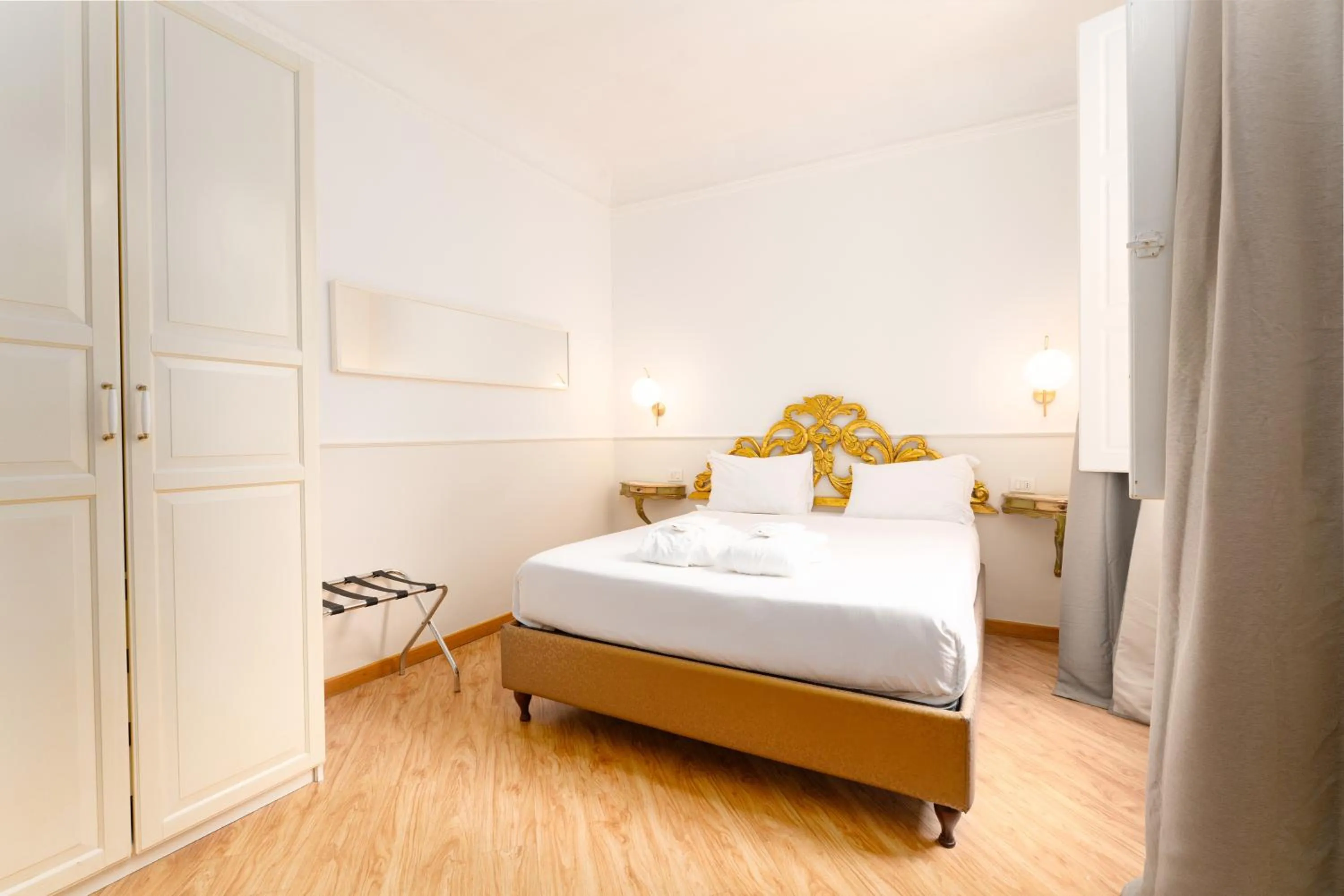 Bedroom, Bed in Residenza Conte di Cavour & Rooftop - dBe Hotels