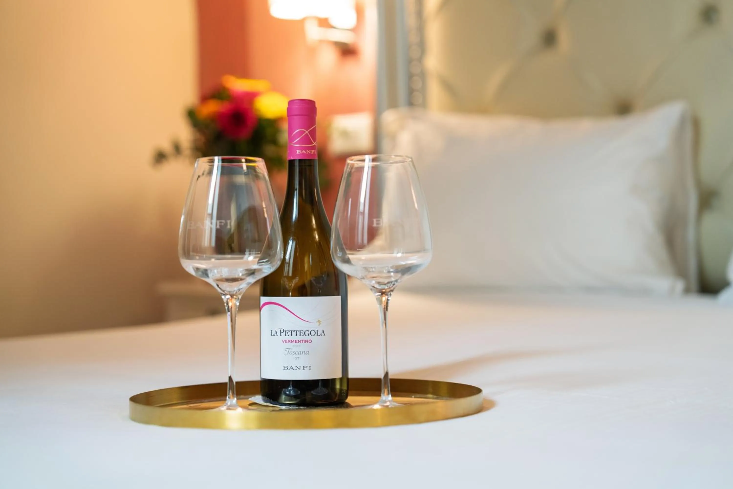 Decorative detail, Bed in Residenza Conte di Cavour & Rooftop - dBe Hotels