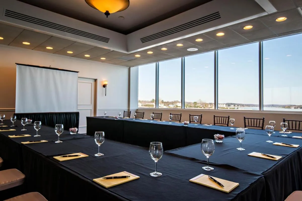Meeting/conference room in Oyster Point Hotel
