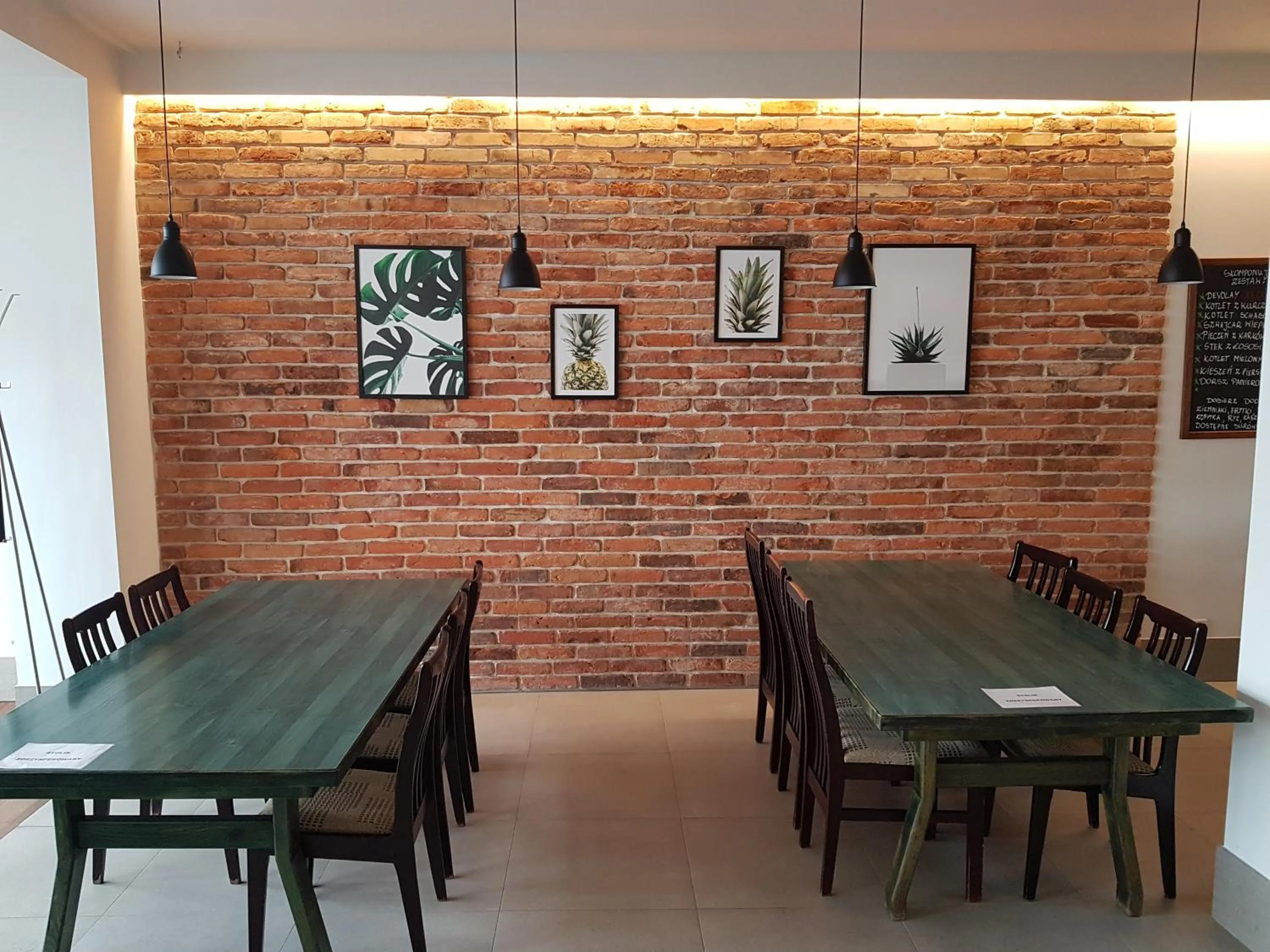 Restaurant/places to eat in Motel Duet