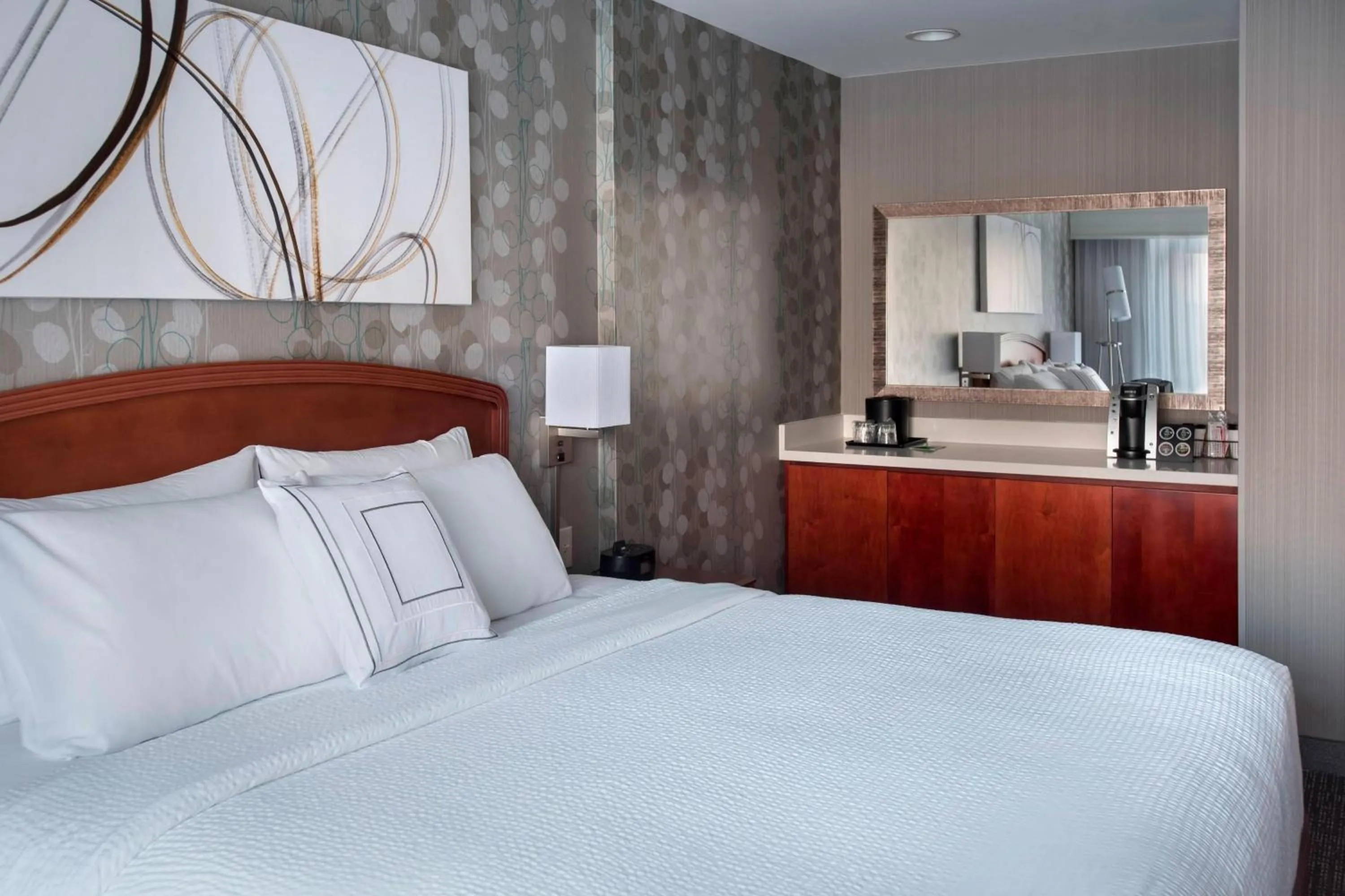 Photo of the whole room, Bed in Courtyard by Marriott Lebanon