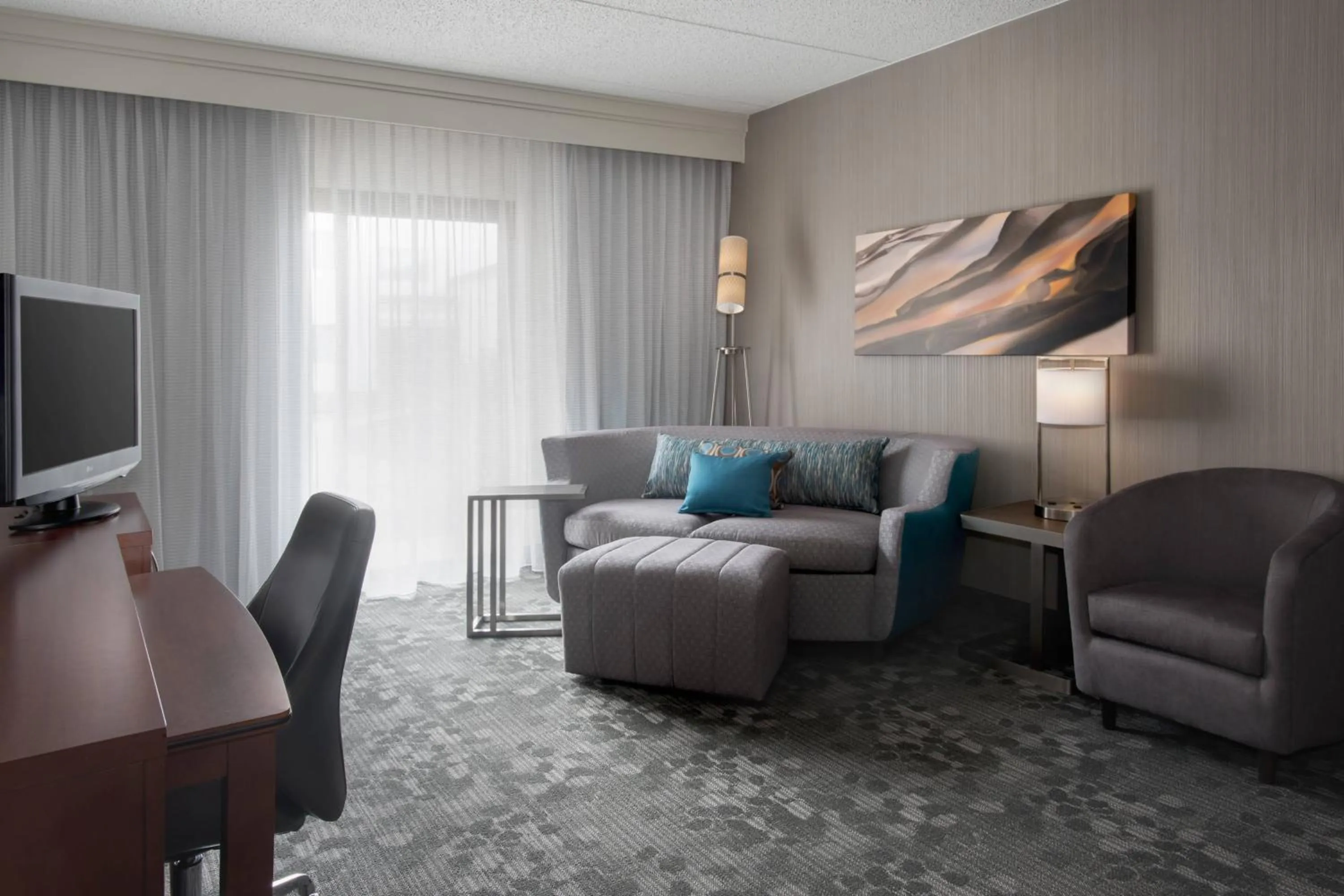 Living room in Courtyard Syracuse Carrier Circle