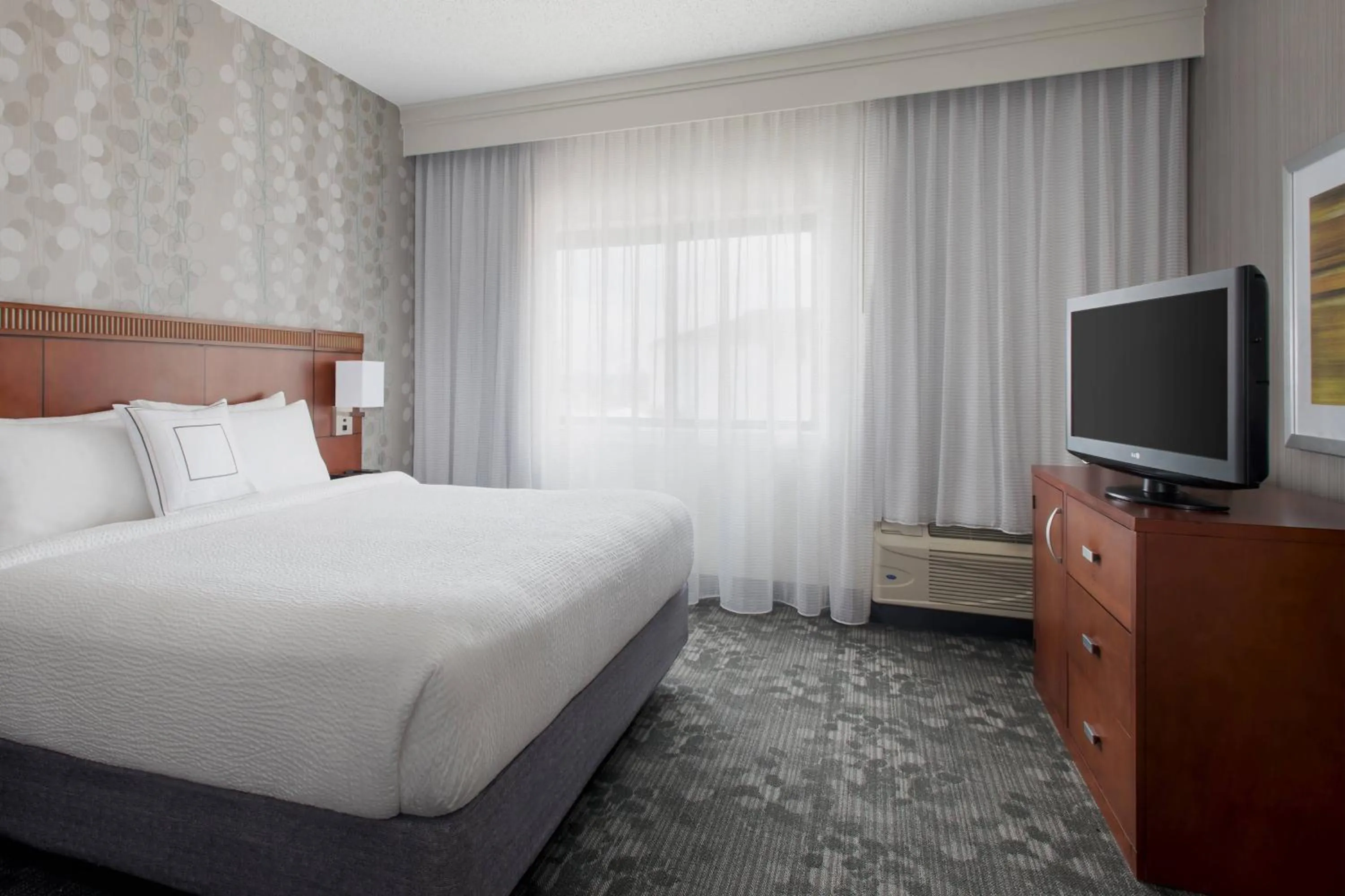 Bedroom, Bed in Courtyard Syracuse Carrier Circle