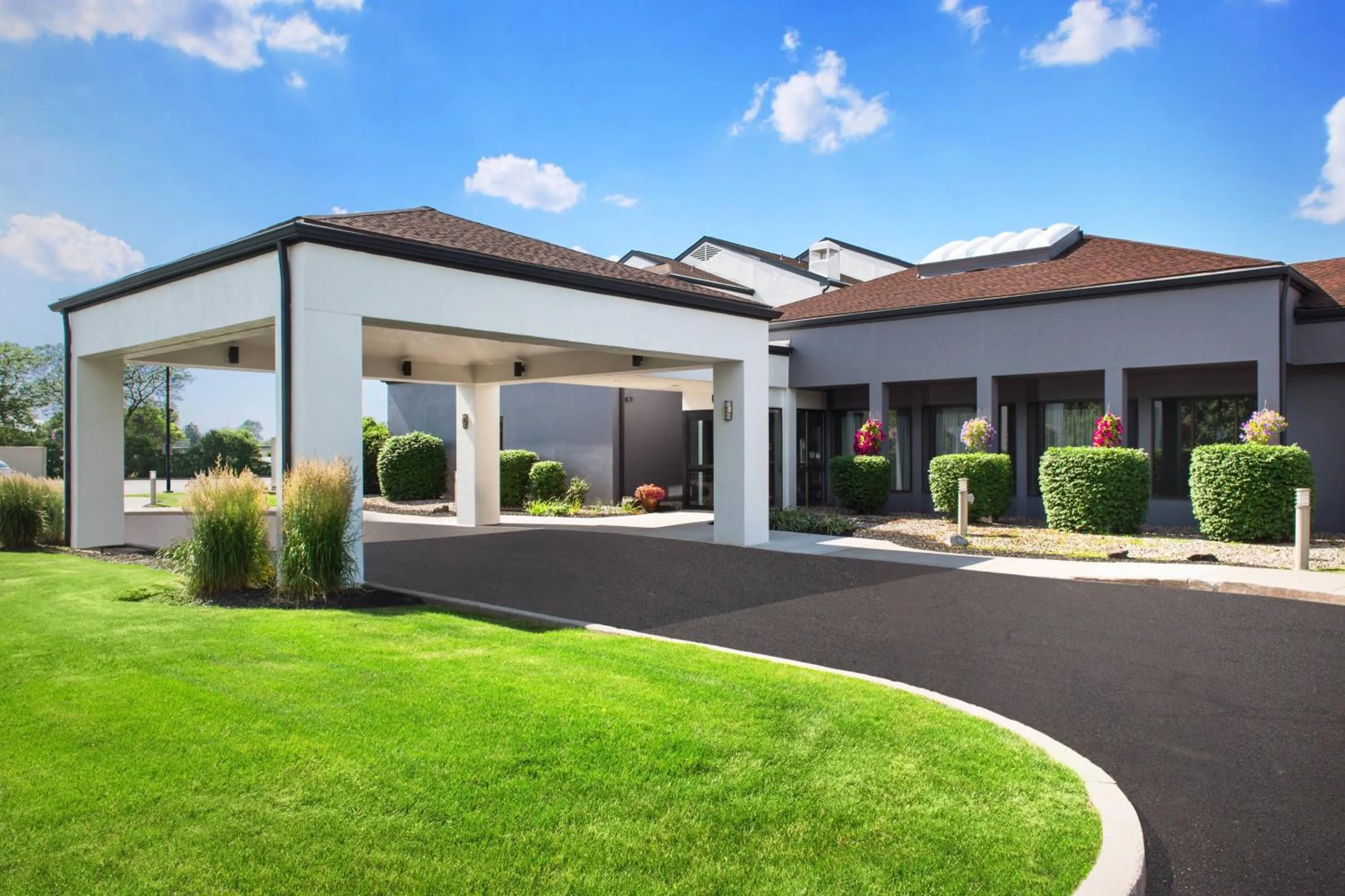 Property building in Courtyard Syracuse Carrier Circle