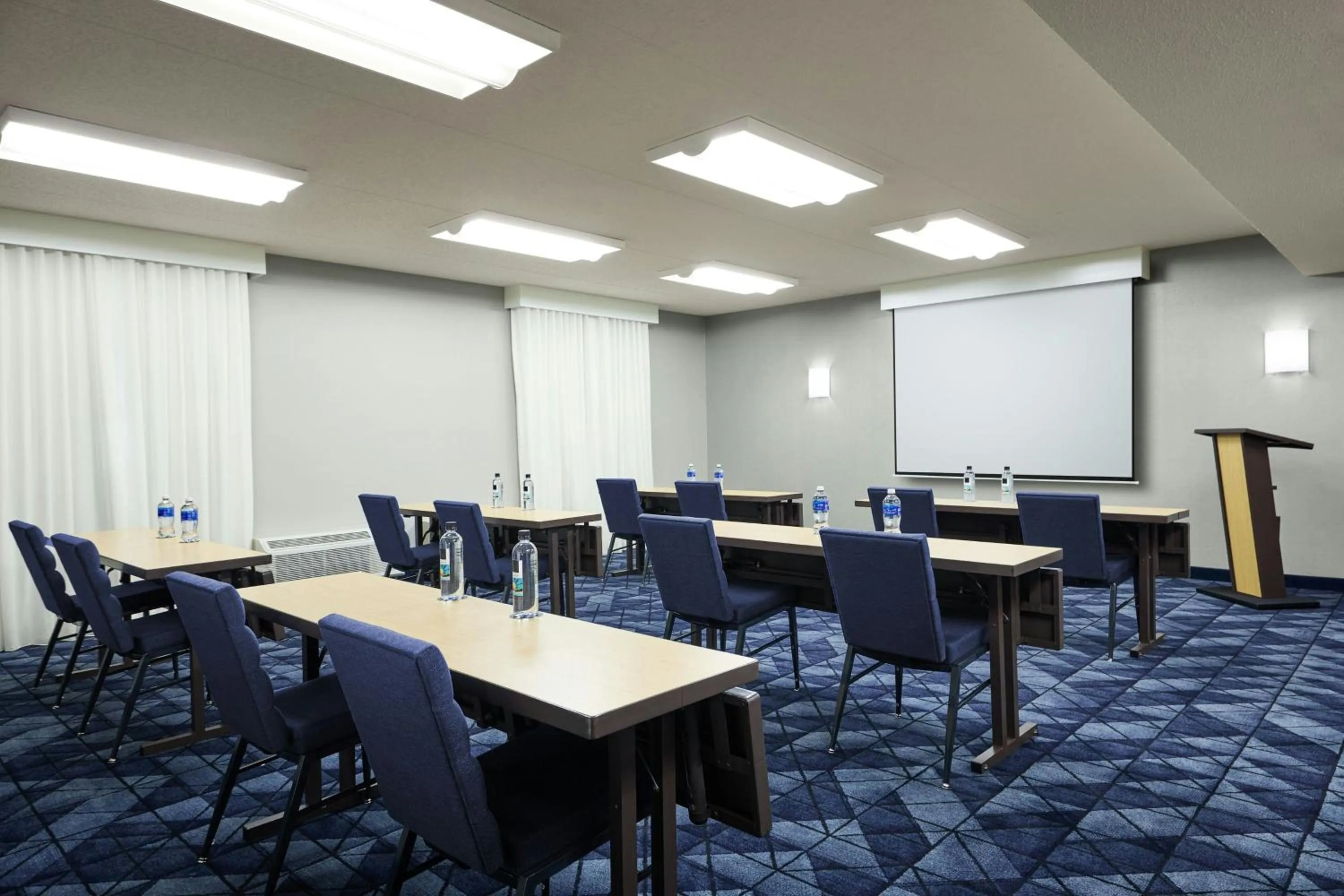 Meeting/conference room in Courtyard St. Louis Westport Plaza