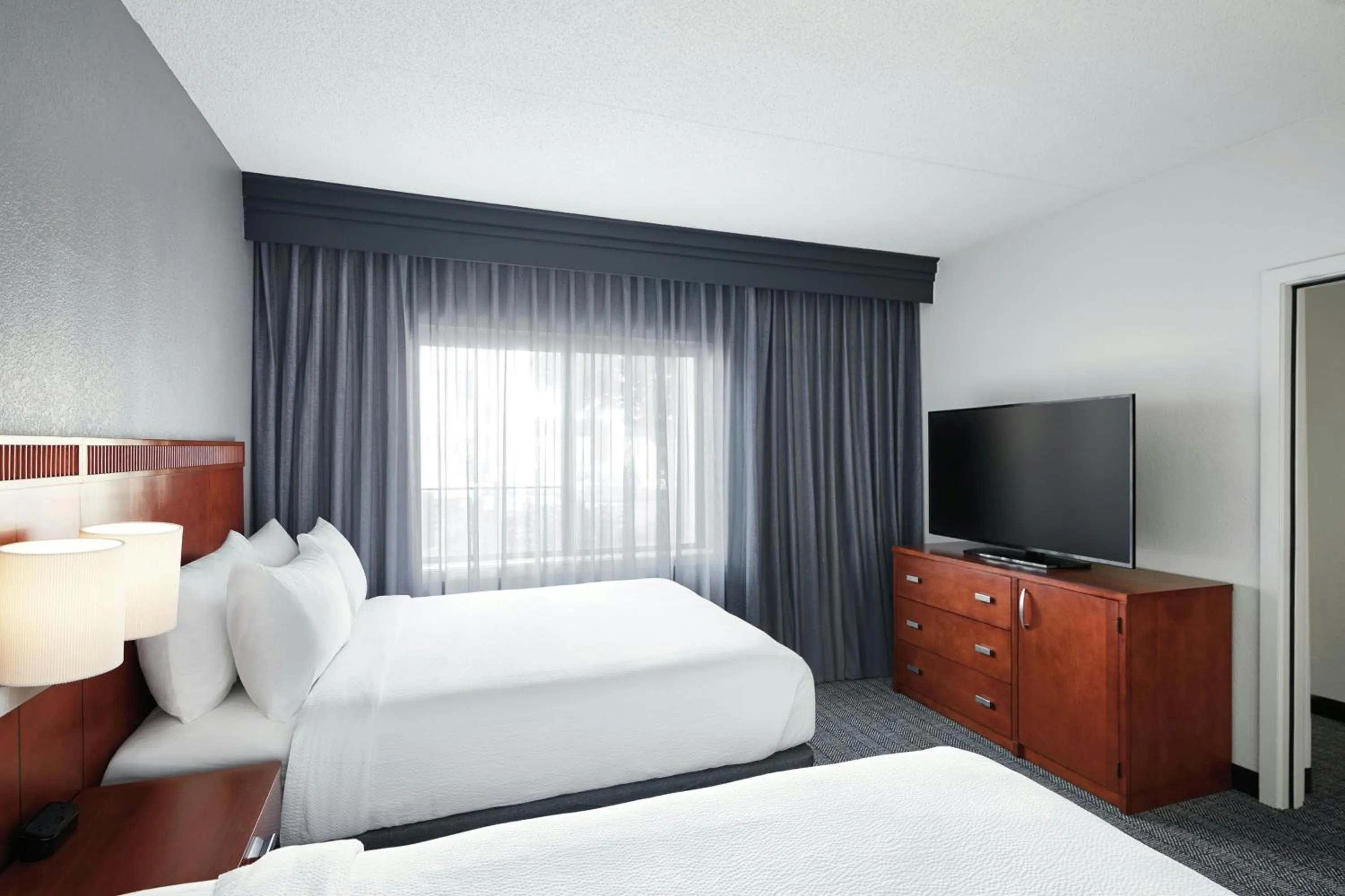 Bedroom, Bed in Courtyard St. Louis Westport Plaza