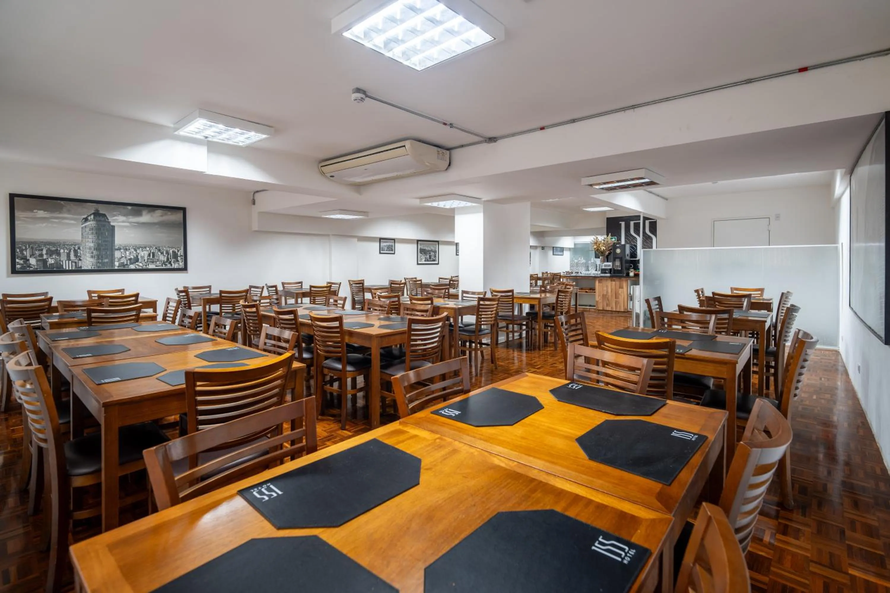 Restaurant/places to eat in 155 Hotel