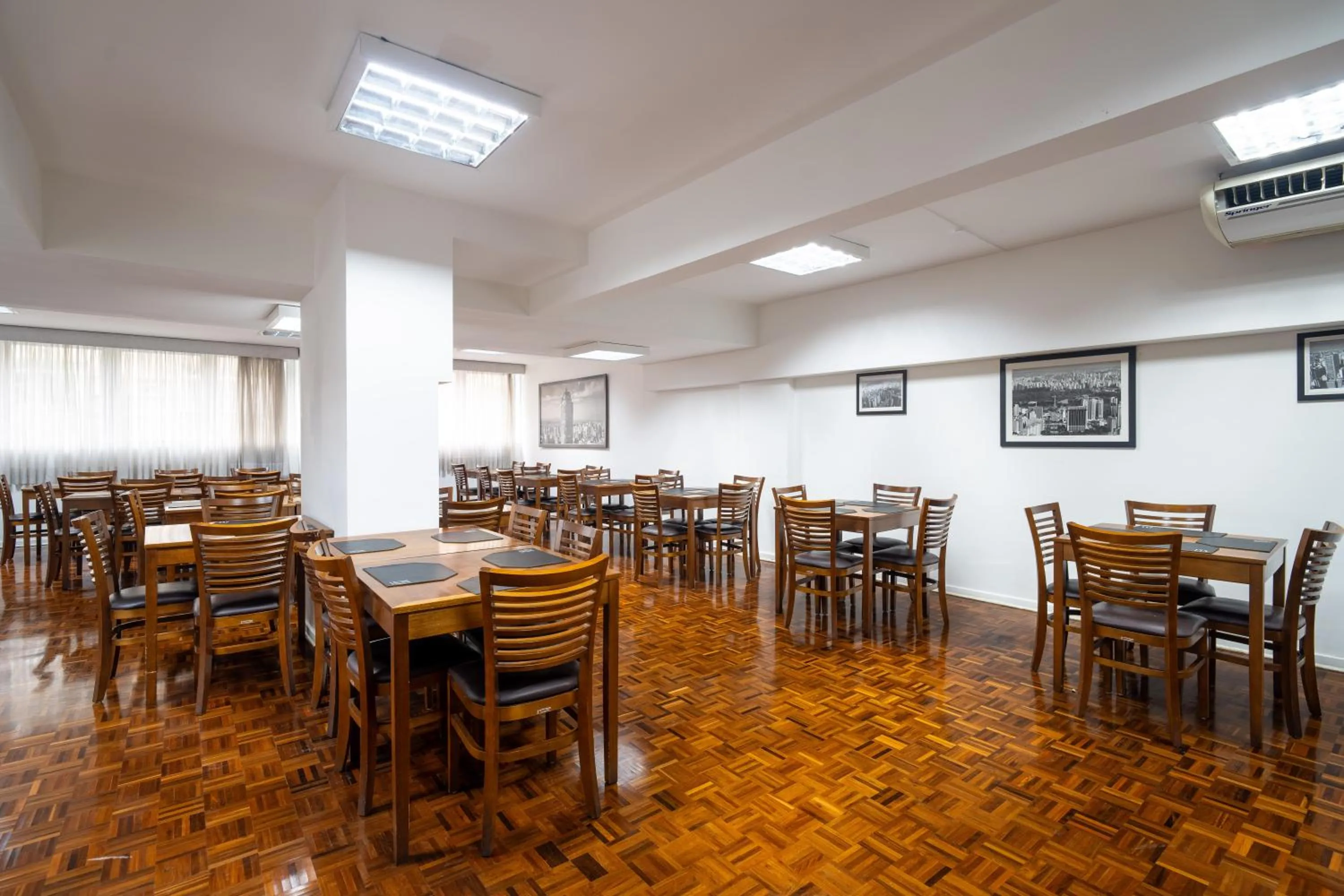 Restaurant/places to eat in 155 Hotel