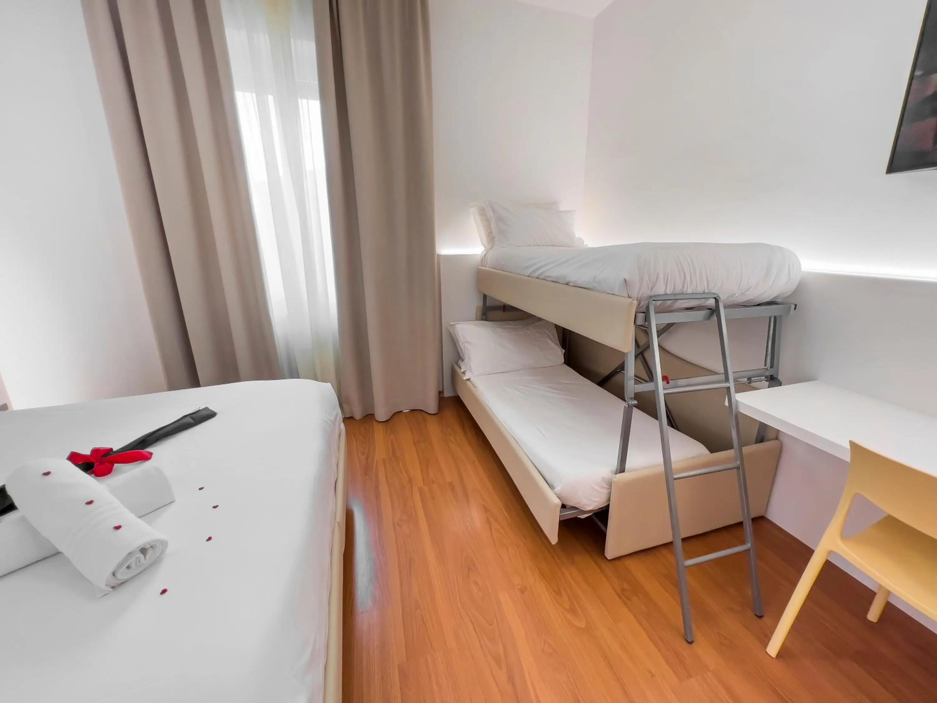 bunk bed, Bed in Hotel Gran Sasso & SPA