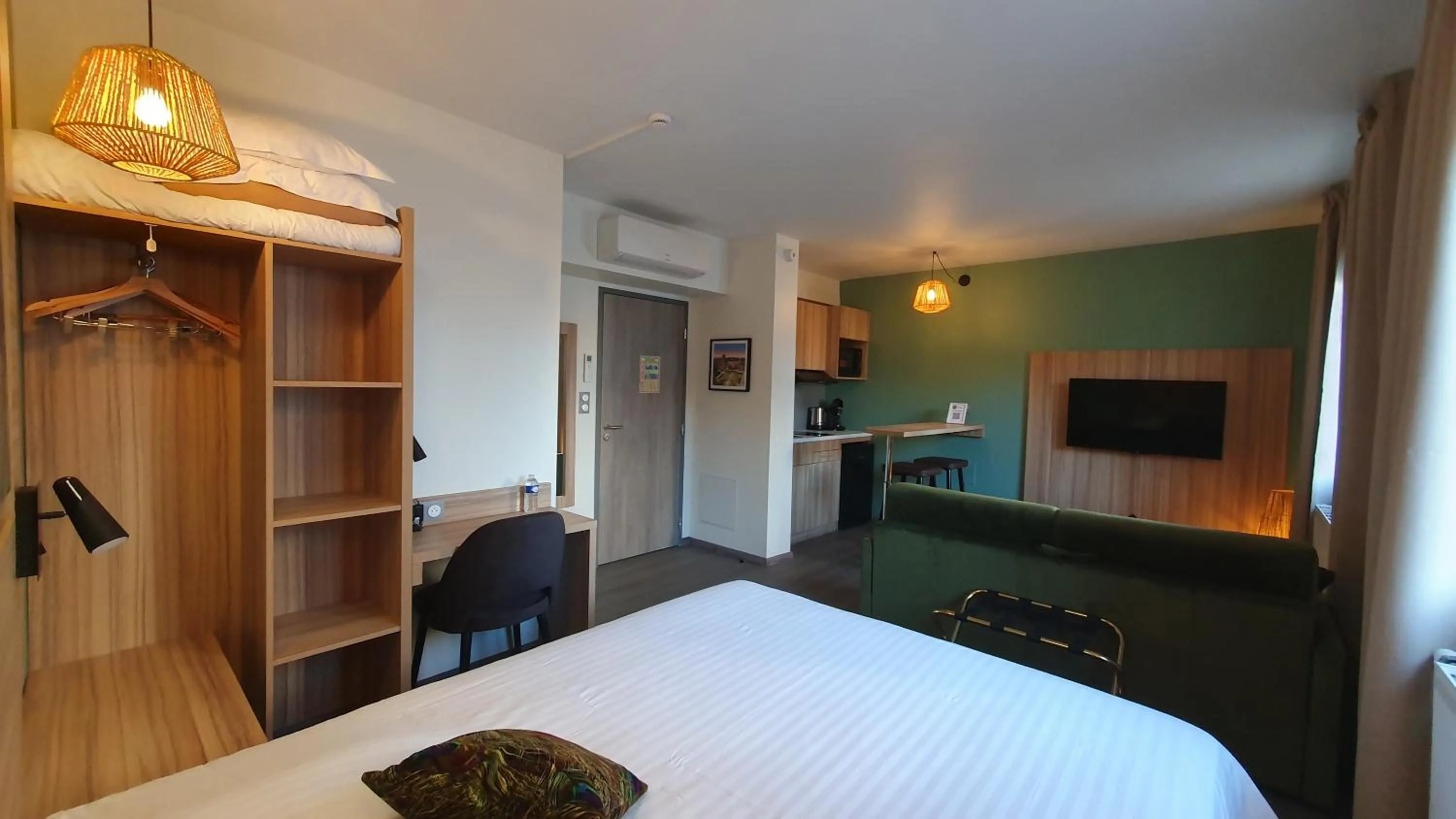 Bed in Logis Hôtel - Les Pasteliers