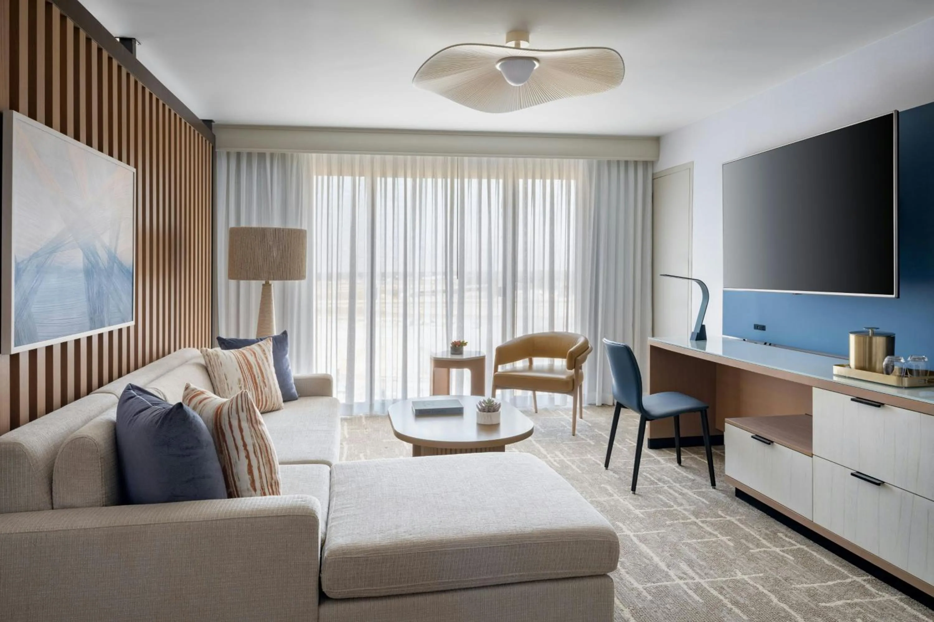 Living room in Tampa Airport Marriott