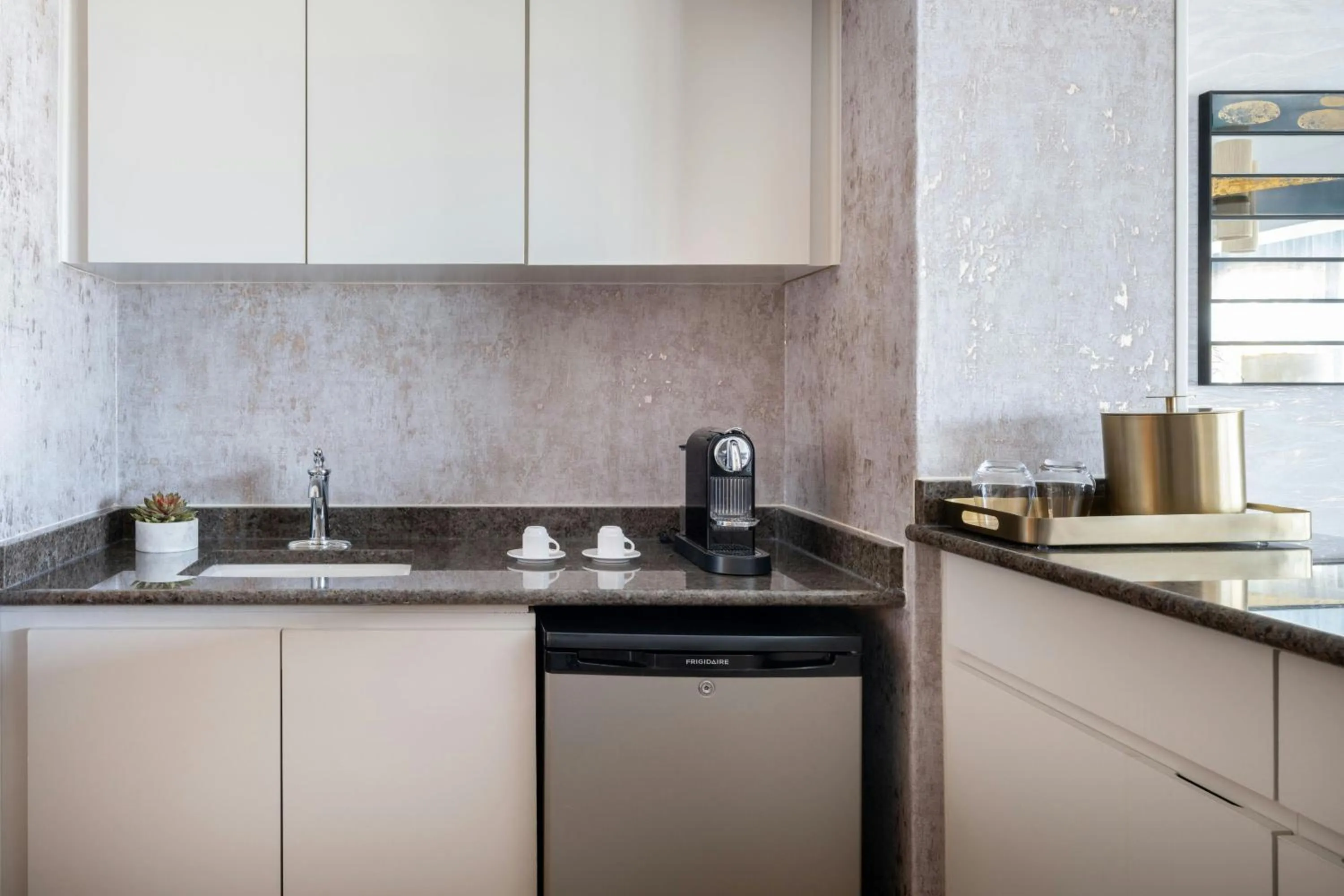 Kitchen or kitchenette in Tampa Airport Marriott