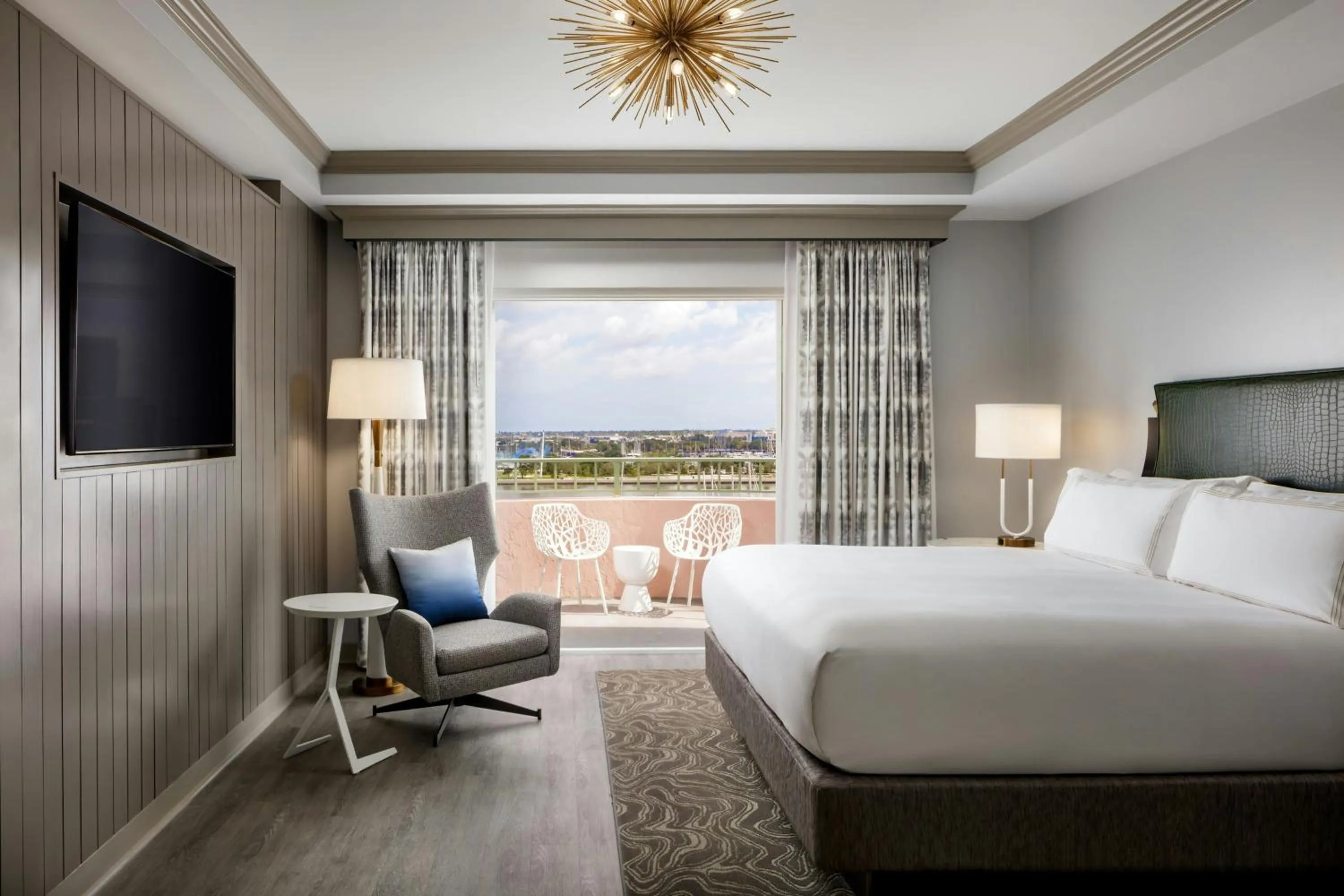 Photo of the whole room, Bed in The Vinoy Resort & Golf Club, Autograph Collection