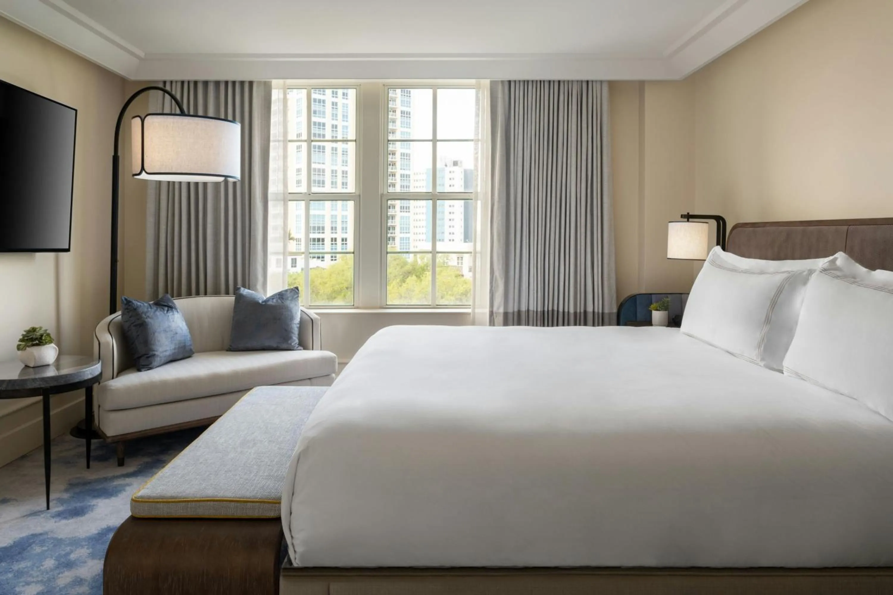 Photo of the whole room, Bed in The Vinoy Resort & Golf Club, Autograph Collection