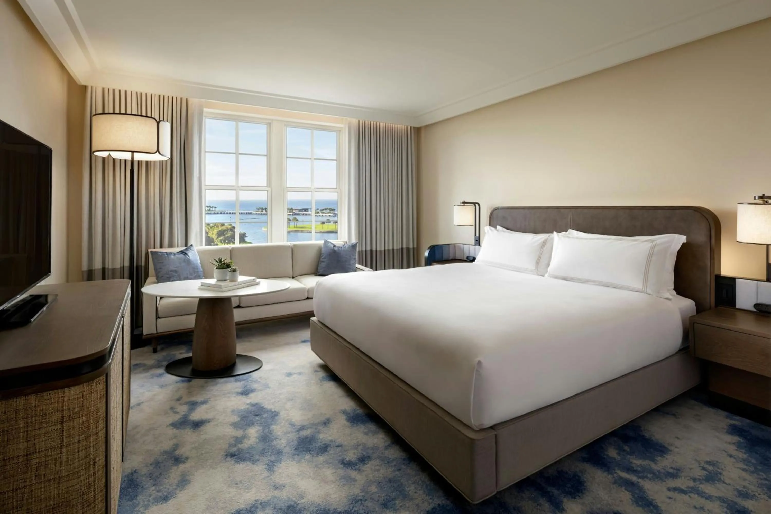 Photo of the whole room, Bed in The Vinoy Resort & Golf Club, Autograph Collection