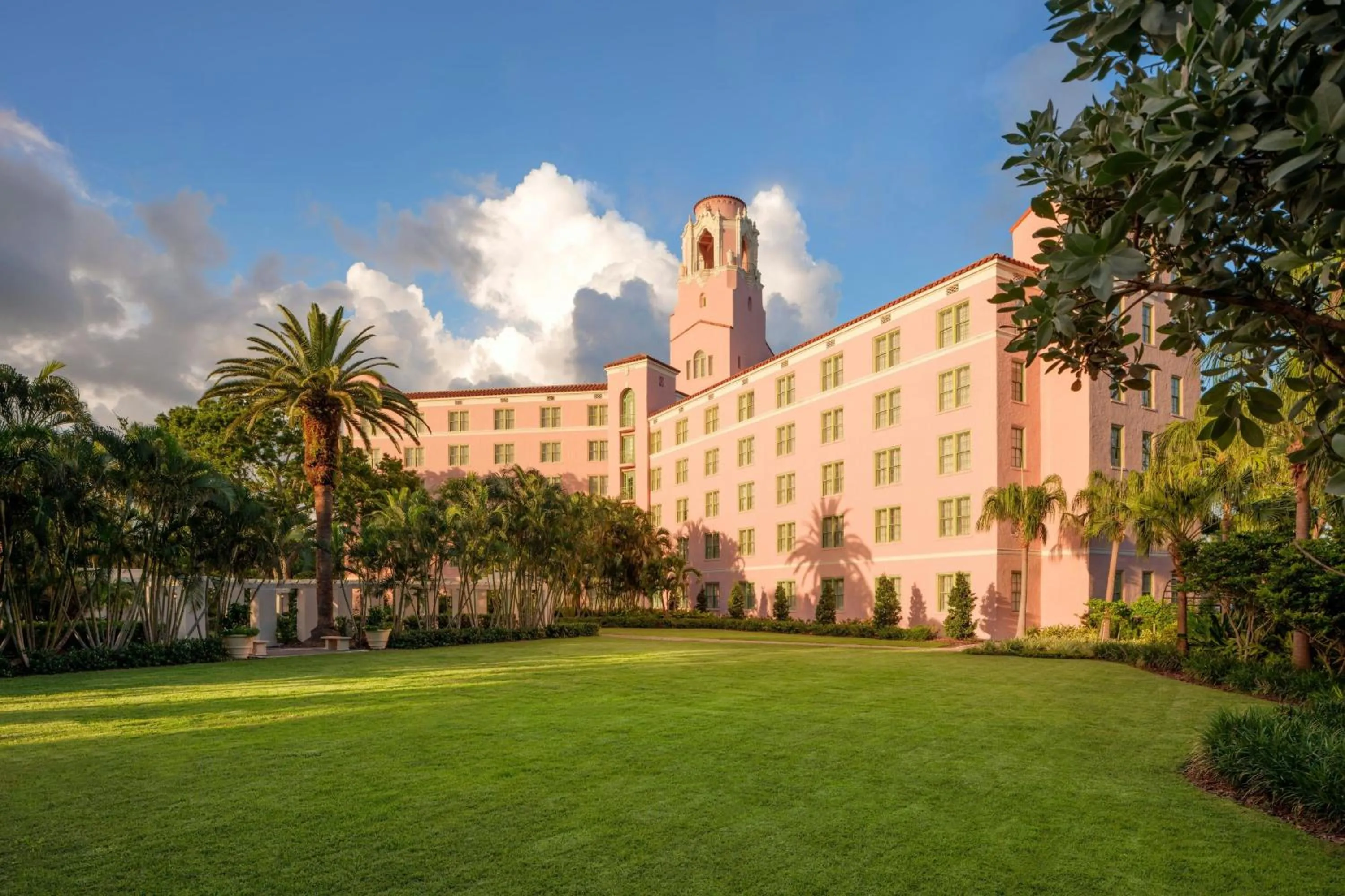 Property building in The Vinoy Resort & Golf Club, Autograph Collection